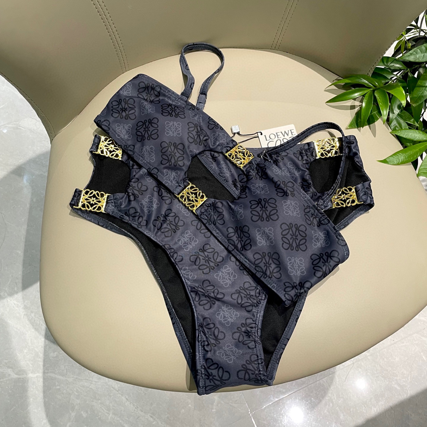  Loewe新款分体对版五金😍🥰适合多种场景的游泳衣🏊‍♀️海边 游泳池 温泉 水上乐园 漂流都可以😌内