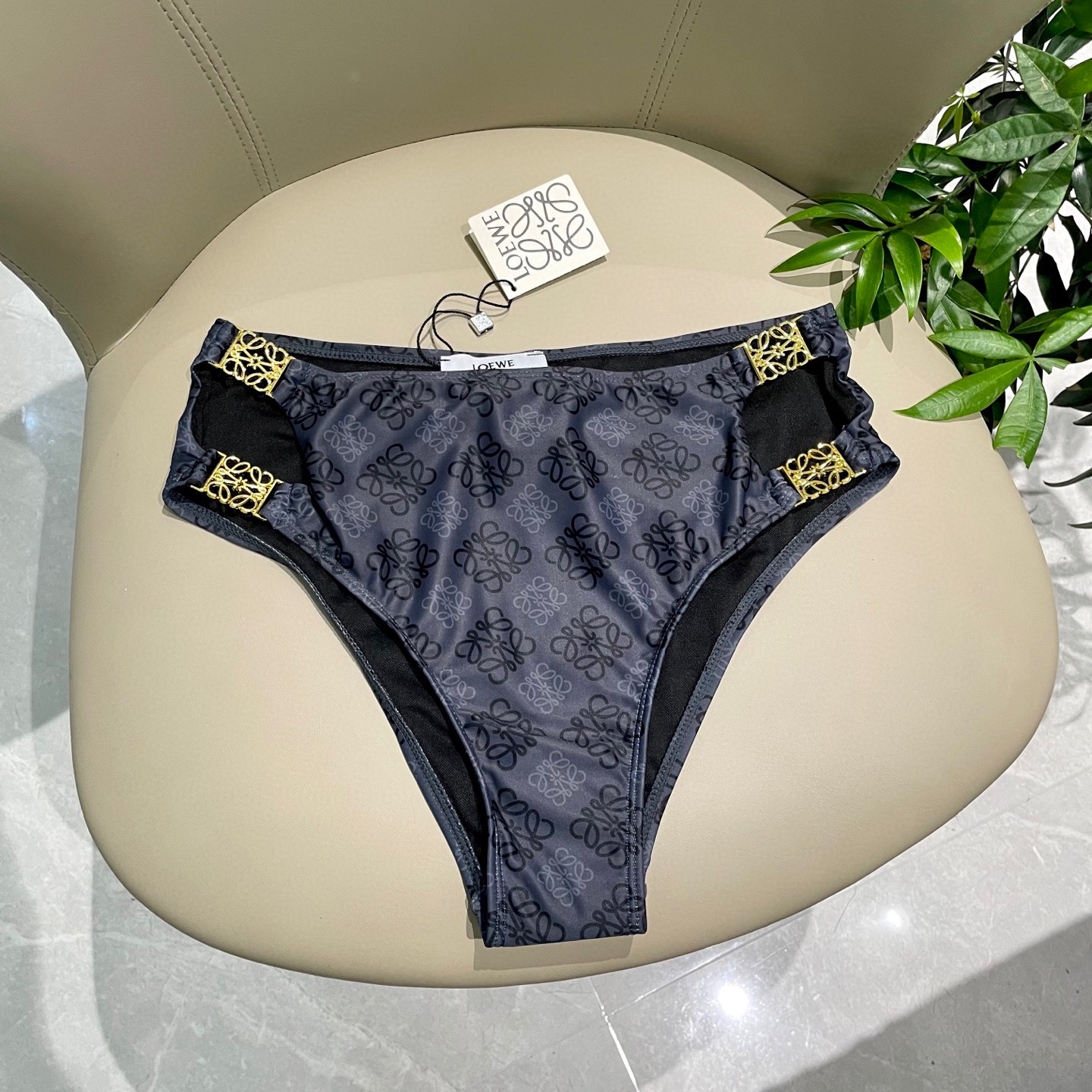 Loewe新款分体对版五金😍🥰适合多种场景的游泳衣🏊‍♀️海边 游泳池 温泉 水上乐园 漂流都可以😌内