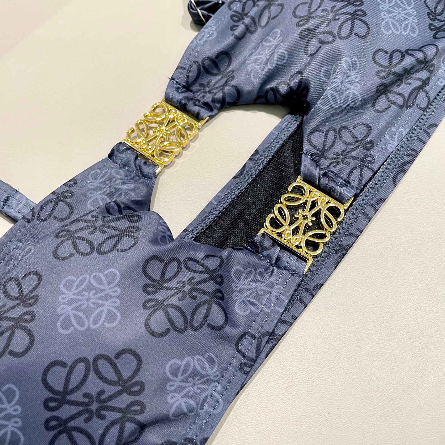  Loewe新款分体对版五金😍🥰适合多种场景的游泳衣🏊‍♀️海边 游泳池 温泉 水上乐园 漂流都可以😌内