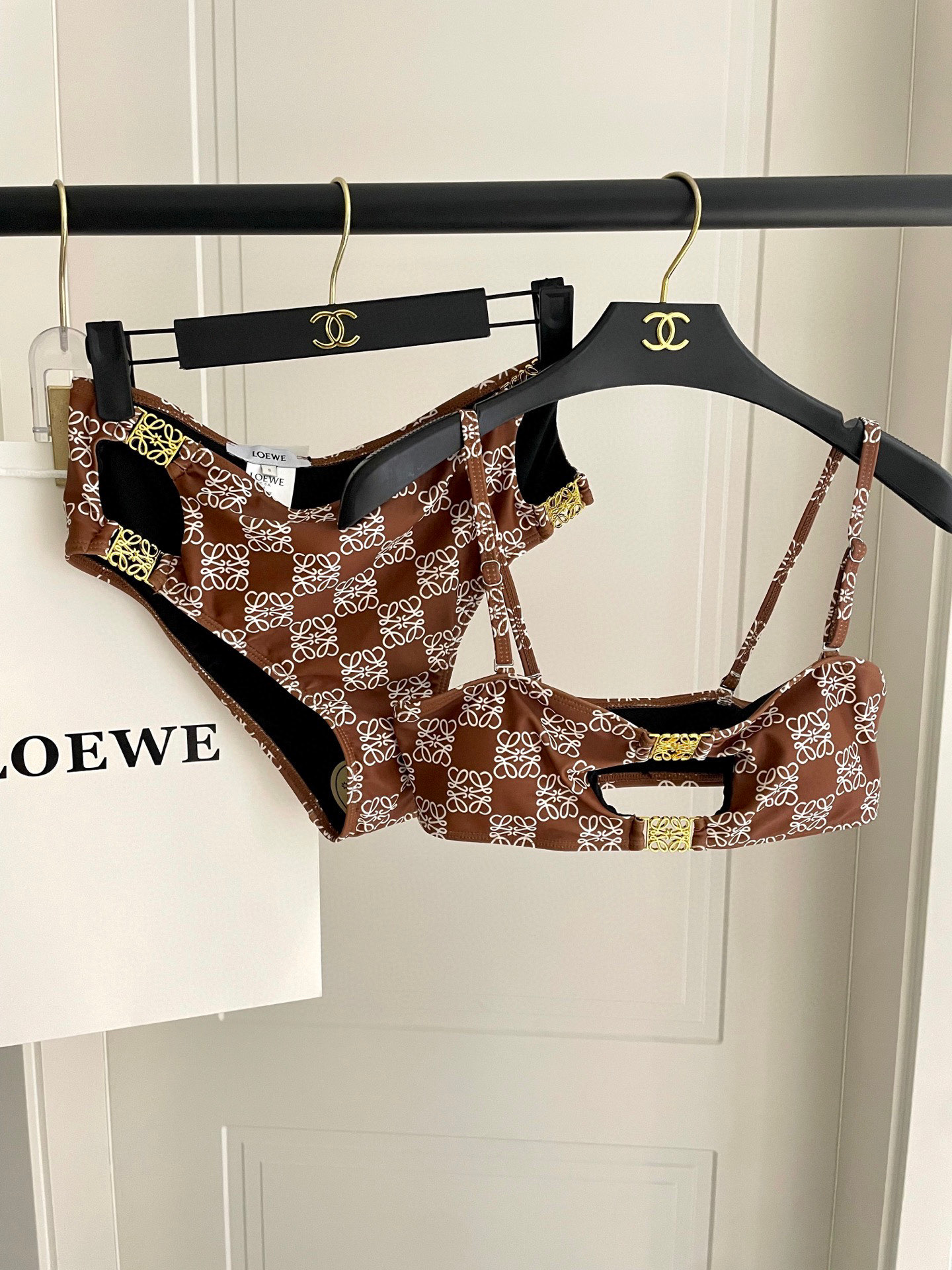  Loewe新款分体对版五金😍🥰适合多种场景的游泳衣🏊‍♀️海边 游泳池 温泉 水上乐园 漂流都可以😌内