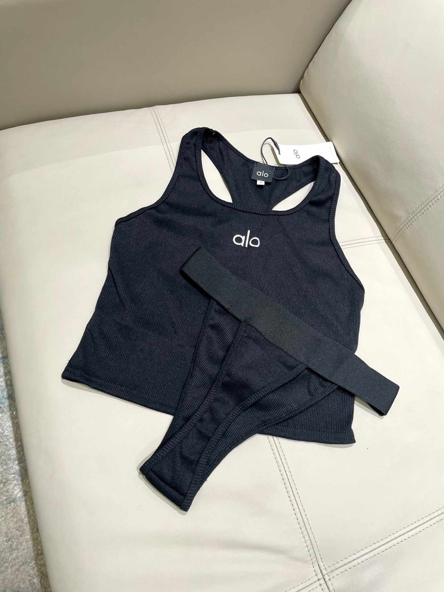  ALO专柜新款分体泳衣 无胸垫😍🥰适合多种场景的游泳衣🏊‍♀️海边 游泳池 温泉 水上乐园 漂流都可以