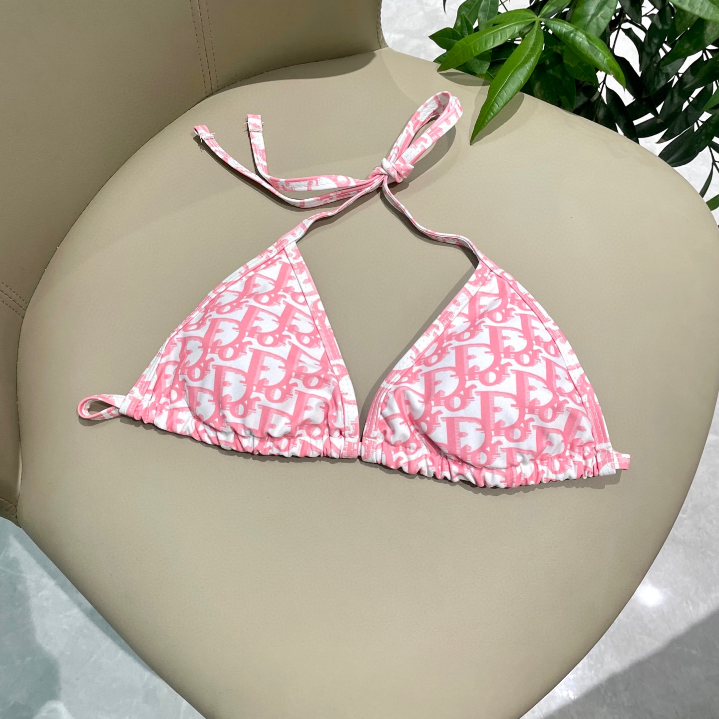  迪奥比基尼😍🥰适合多种场景的游泳衣🏊‍♀️海边 游泳池 温泉 水上乐园 漂流都可以😌内搭也完全可以 连
