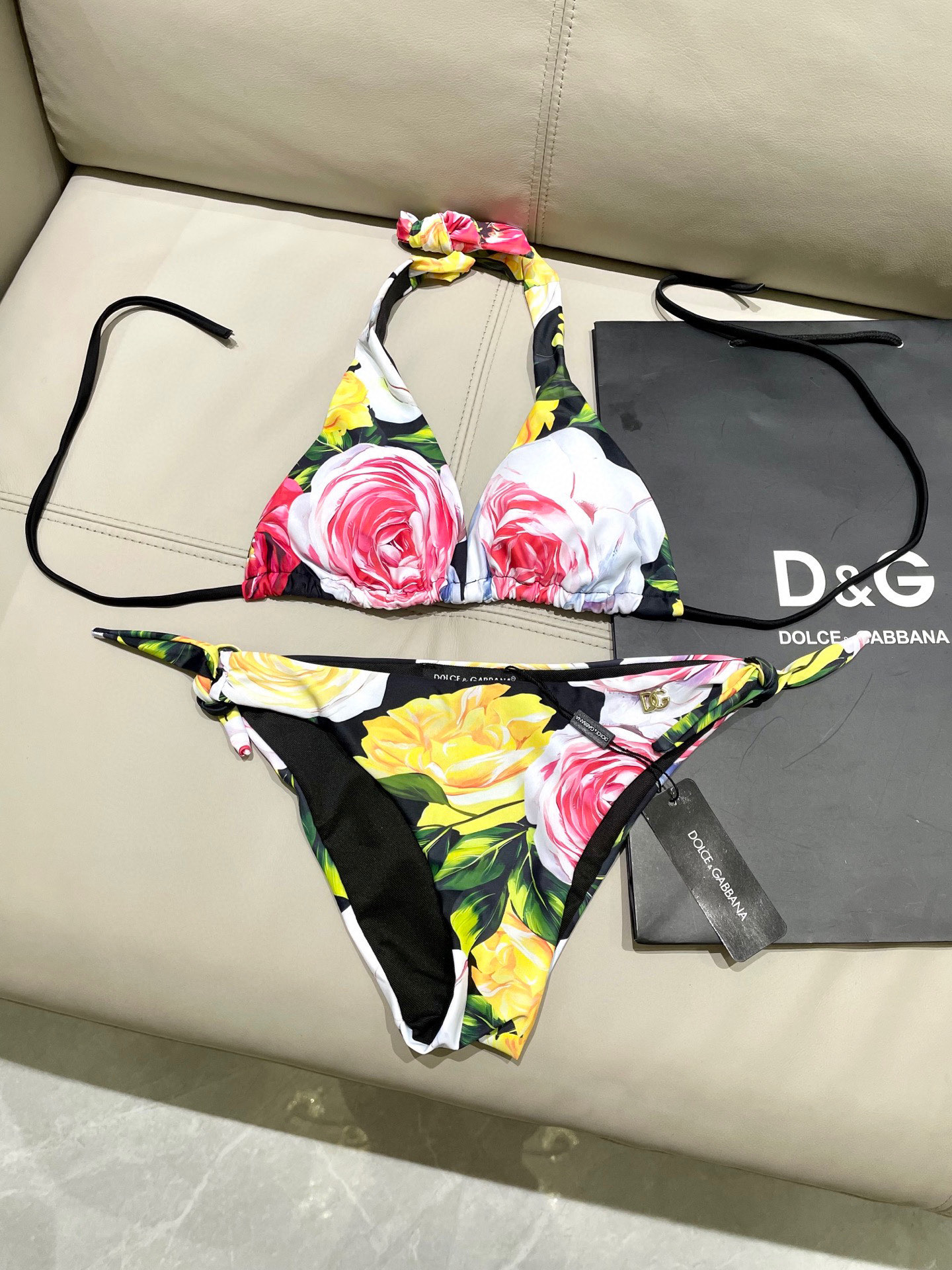  DG专柜新款分体泳衣😍🥰适合多种场景的游泳衣🏊‍♀️海边 游泳池 温泉 水上乐园 漂流都可以😌内搭也完