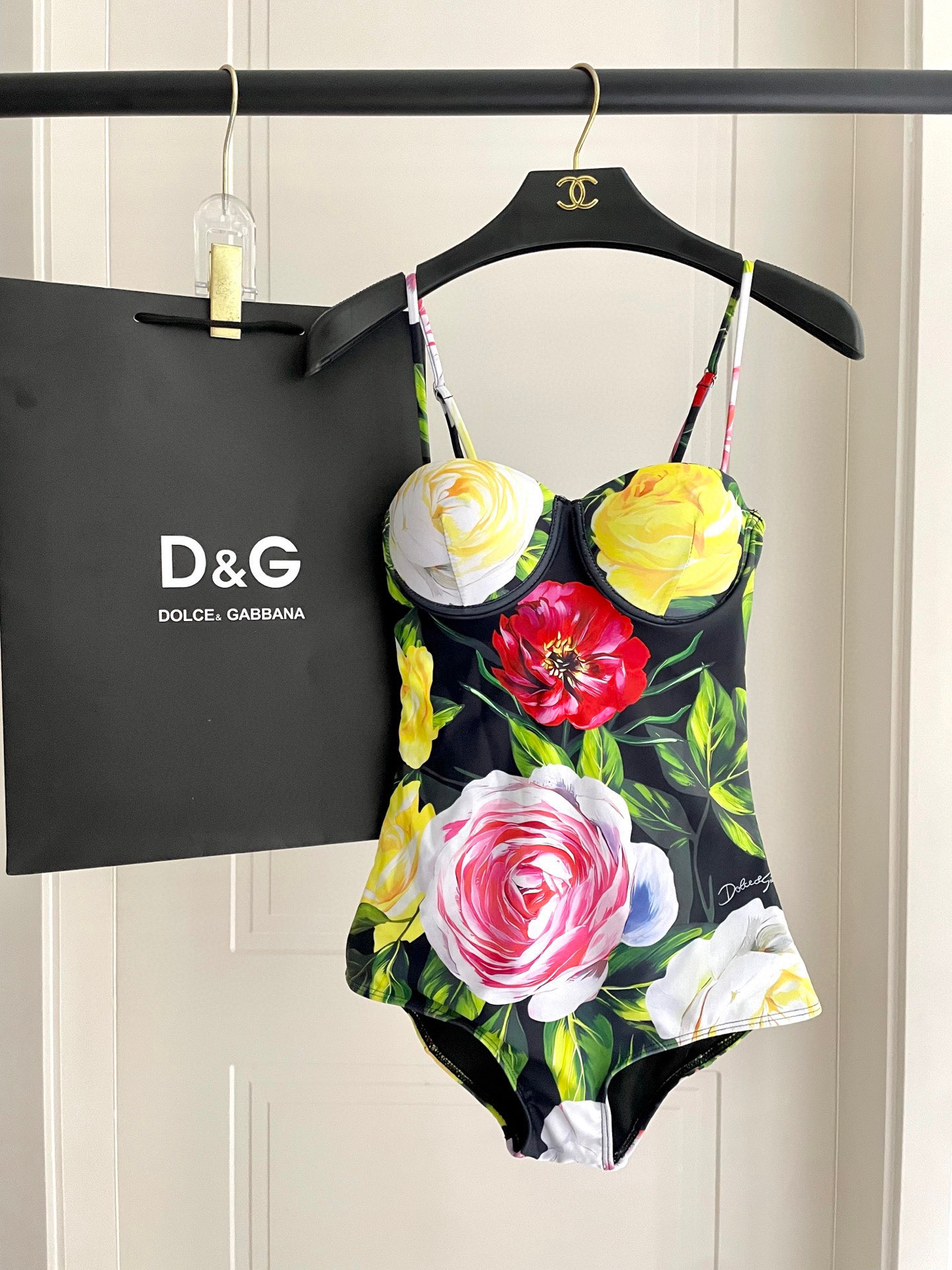  DG新款连体😍🥰适合多种场景的游泳衣🏊‍♀️海边 游泳池 温泉 水上乐园 漂流都可以😌内搭也完全可以 