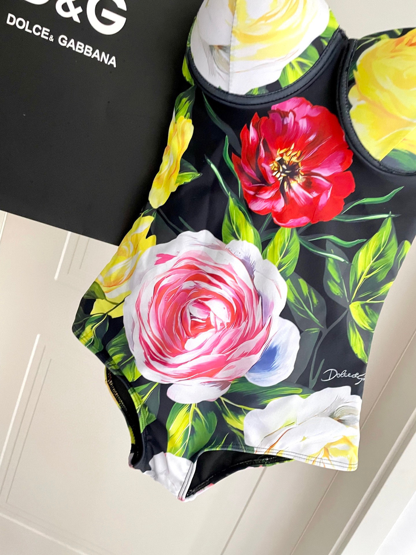  DG新款连体😍🥰适合多种场景的游泳衣🏊‍♀️海边 游泳池 温泉 水上乐园 漂流都可以😌内搭也完全可以 