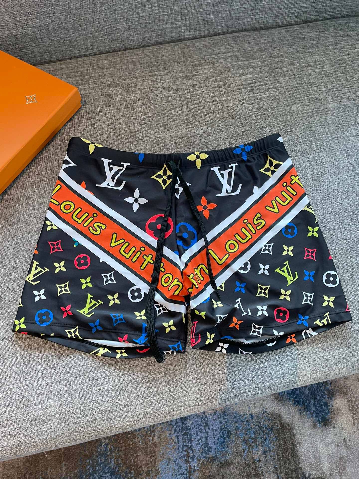  Lv男士泳裤👑高级定制泳裤👑抽绳设计 上新度假系列🏖专属泳衣［色色色超级爱！色来自贵族的目光🌹暗里着迷