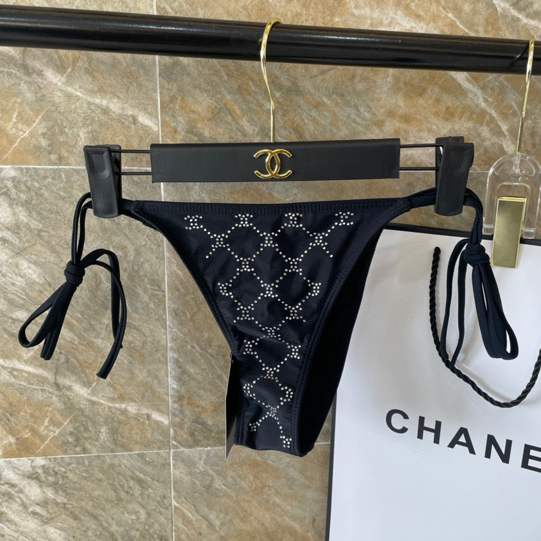  Chanel比基尼 😍🥰适合多种场景的游泳衣🏊‍♀️海边 游泳池 温泉 水上乐园 漂流都可以😌内搭也完