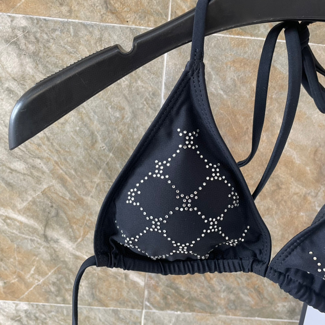  Chanel比基尼 😍🥰适合多种场景的游泳衣🏊‍♀️海边 游泳池 温泉 水上乐园 漂流都可以😌内搭也完