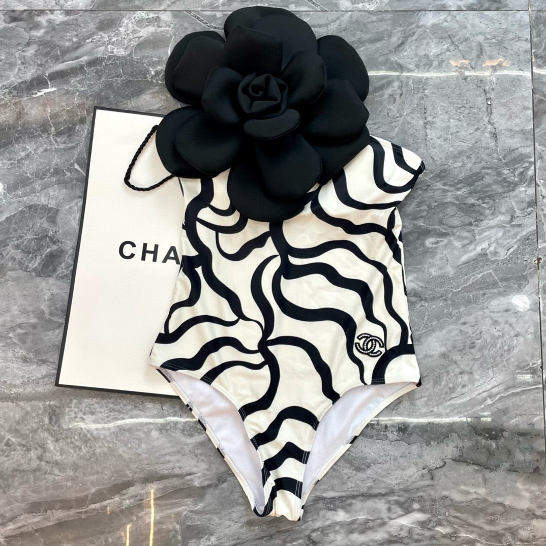  Chanel 新款连体泳衣  😍🥰适合多种场景的游泳衣🏊‍♀️海边 游泳池 温泉 水上乐园 漂流都可以
