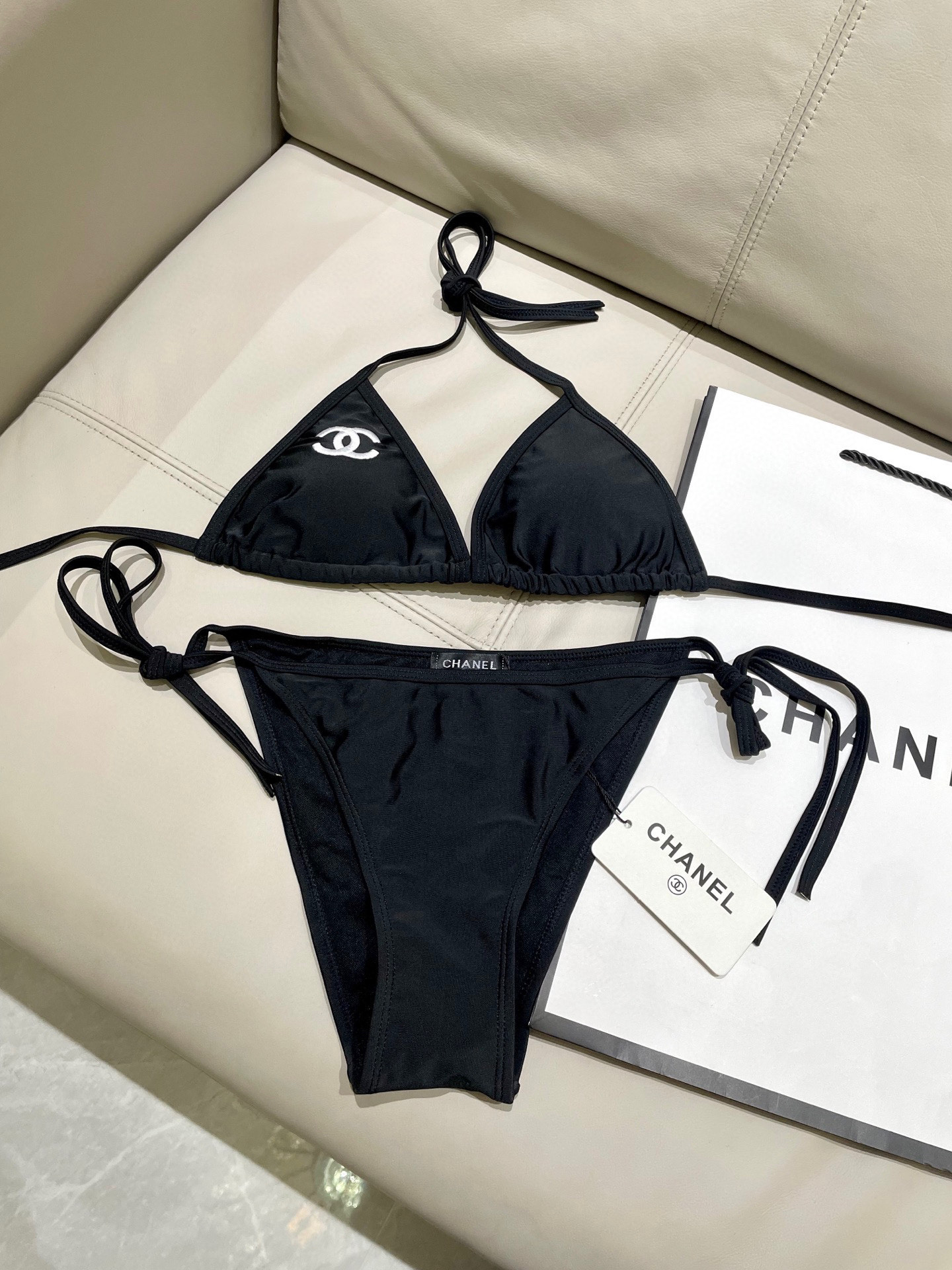  Chanel新款分体游泳衣 😍🥰适合多种场景的游泳衣🏊‍♀️海边 游泳池 温泉 水上乐园 漂流都可以😌