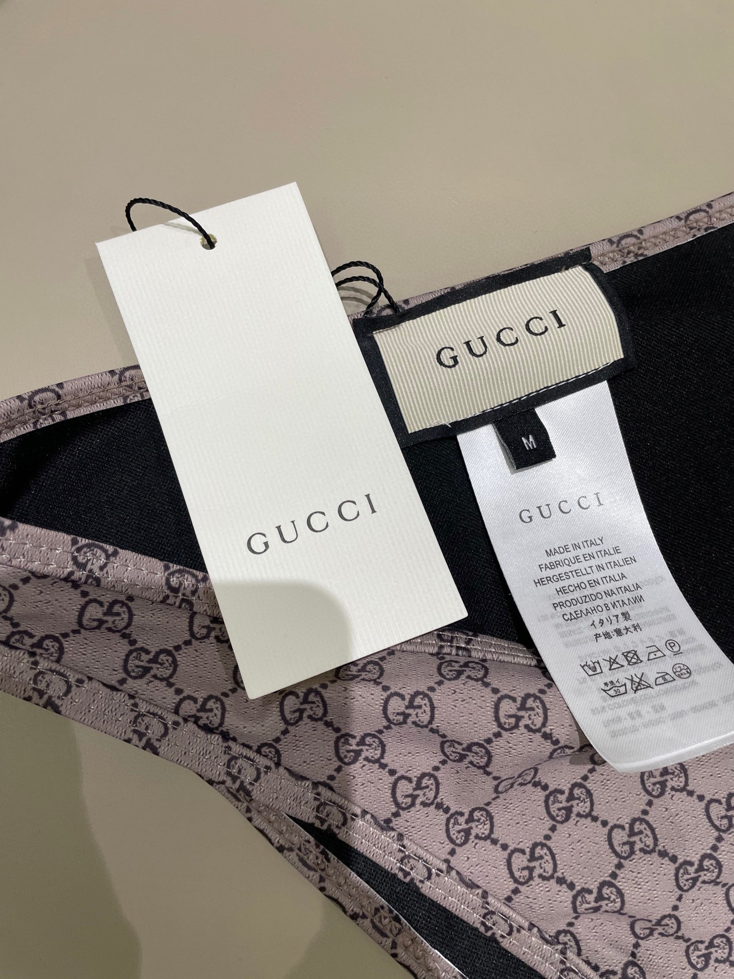  Gucci新款比基尼泳衣👙❤️😍🥰适合多种场景的游泳衣🏊‍♀️海边 游泳池 温泉 水上乐园 漂流都可以