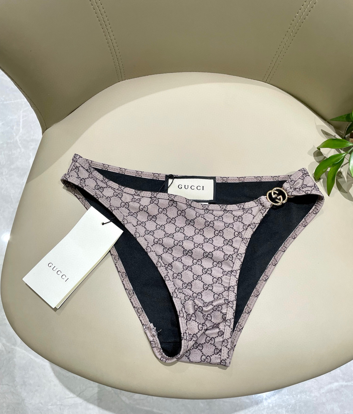  Gucci新款比基尼泳衣👙❤️😍🥰适合多种场景的游泳衣🏊‍♀️海边 游泳池 温泉 水上乐园 漂流都可以