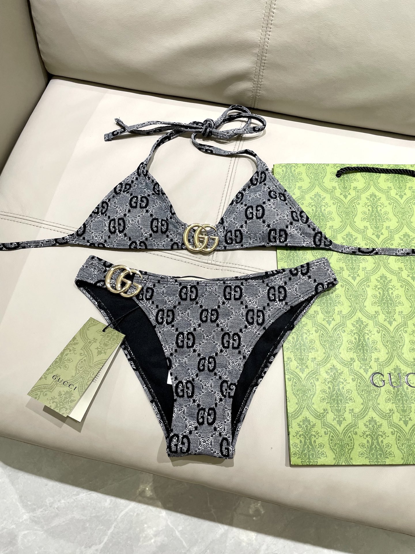  Gucci新款提花连体体式泳衣👙❤️😍🥰适合多种场景的游泳衣🏊‍♀️海边 游泳池 温泉 水上乐园 漂流