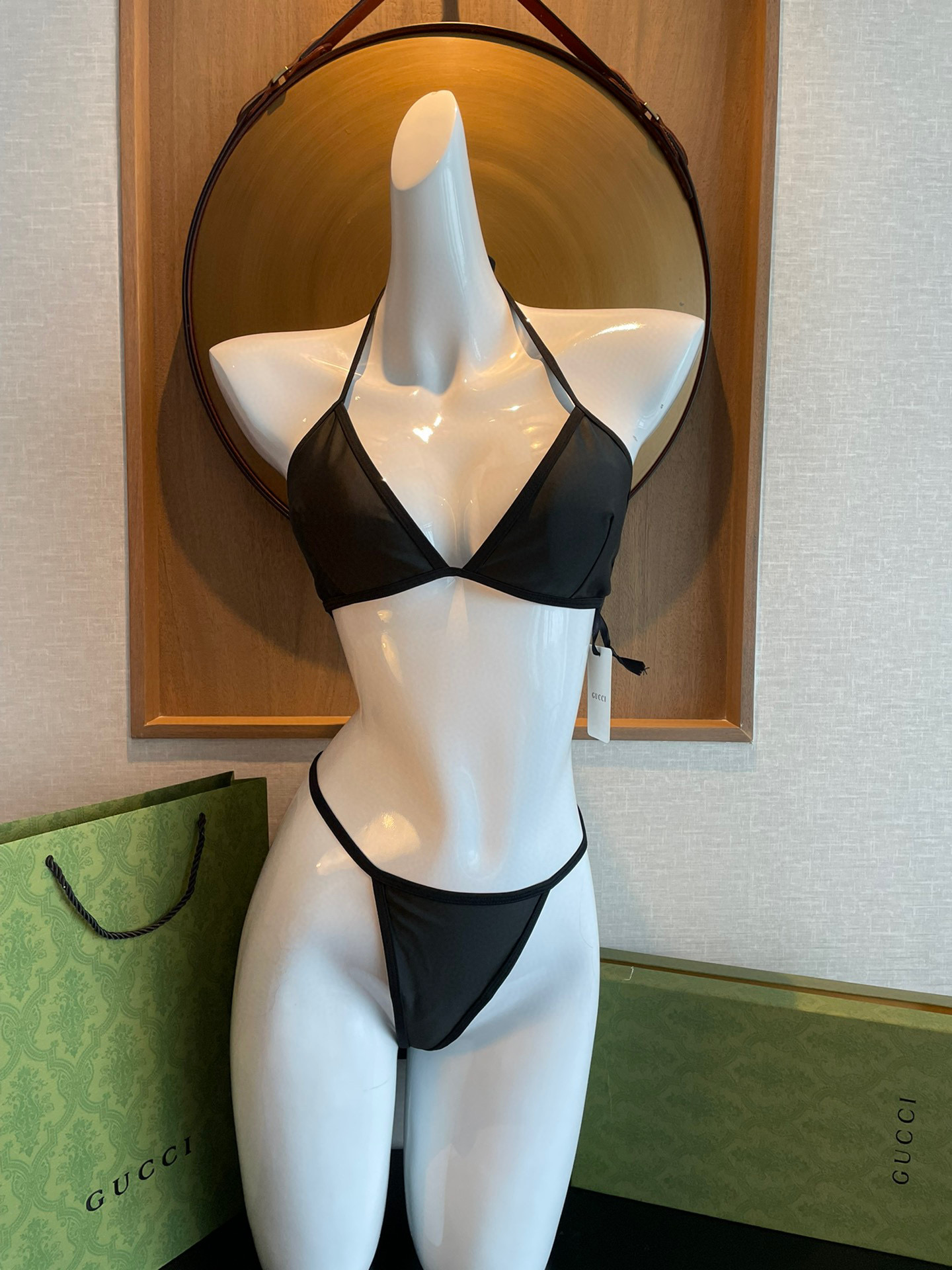 NO:305507,Gucci new sexy bikini swimsuit ~ pure black suspender vest chain bra underwear (with chest pads) sexy briefs two-piece suit, Size S M L Xl swimsuit swim trunk bikini, swimsuit, swimming trunk, bikini, gucci, swimsuit, bikinis19860909Gucci新款性感比基尼泳衣~纯黑吊带背心链条文胸内衣（有胸垫）性感三角裤两件套装, 码数S M L Xl泳衣泳裤比基尼,泳衣，泳裤，比基尼,gucci,swimsuits,bikinis,accessory