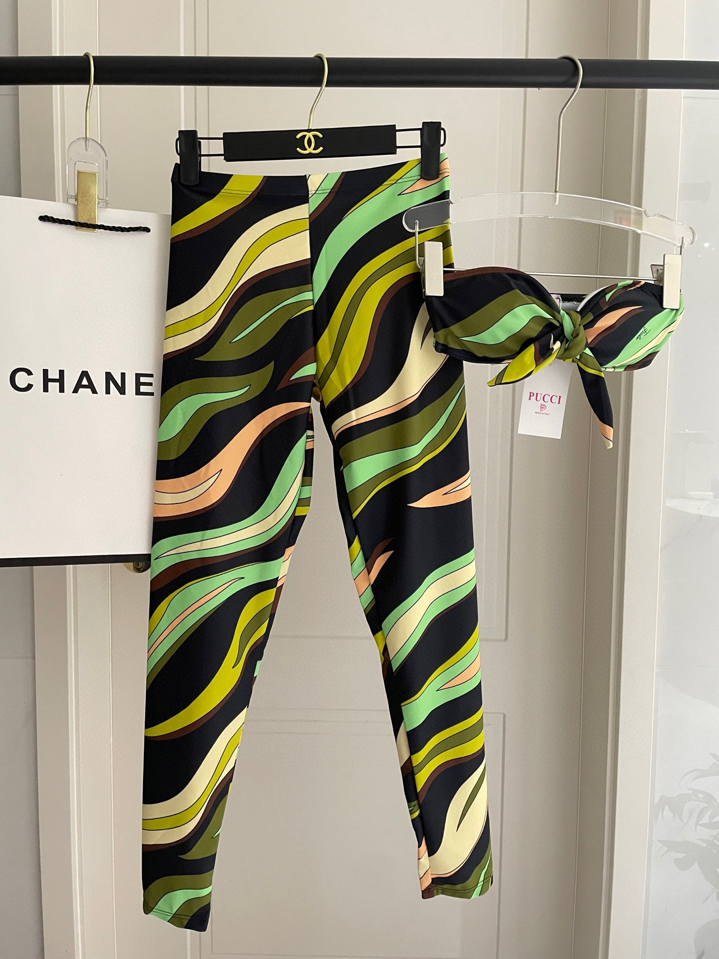 NO:305556,PUCCI new high elastic fitness long yoga suit sports suit~small vest slim butt lifting leggings S M L Xl swimsuit swim trunk bikini, swimsuit, swimming trunk, bikinis19860909PUCCI新款高弹力健身长款瑜伽服运动套装~小背心修身提臀显瘦打底裤 S M L Xl泳衣泳裤比基尼,泳衣，泳裤，比基尼,swimsuits,bikinis,accessory