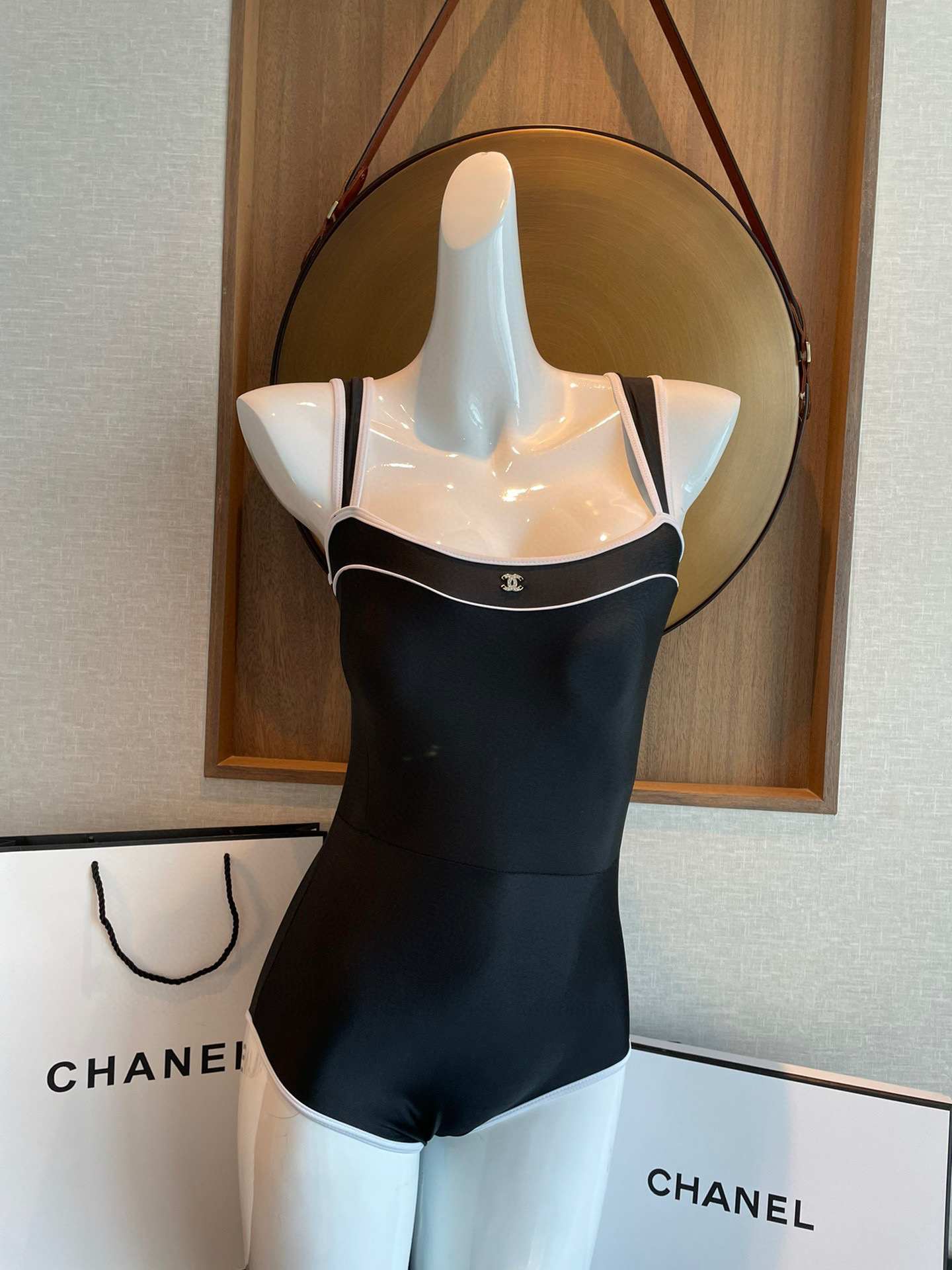  Chanel 连体泳衣  两种穿法 😍🥰适合多种场景的游泳衣🏊‍♀️海边 游泳池 温泉 水上乐园 漂流