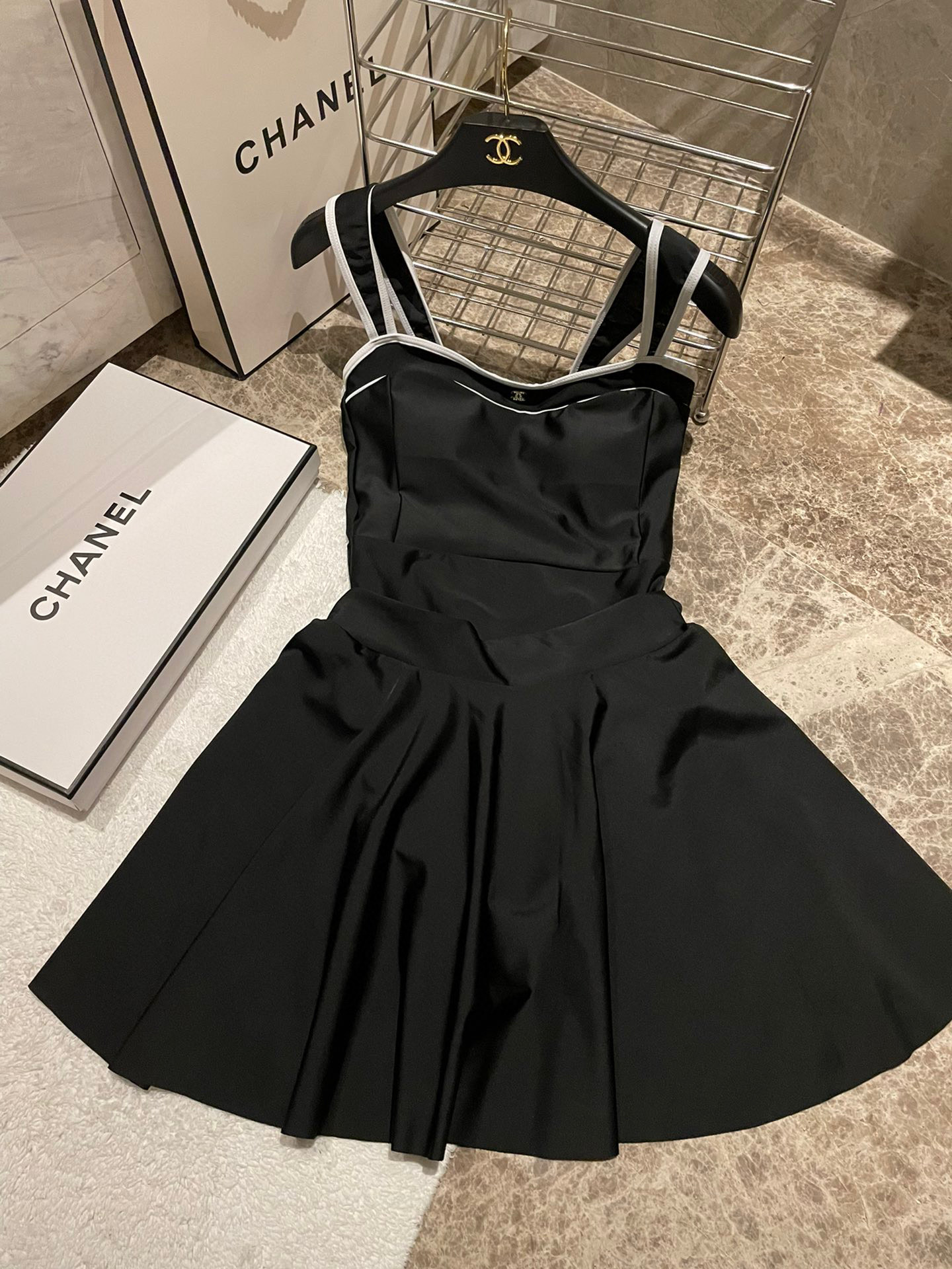 Chanel 连体泳衣  两种穿法 😍🥰适合多种场景的游泳衣🏊‍♀️海边 游泳池 温泉 水上乐园 漂流