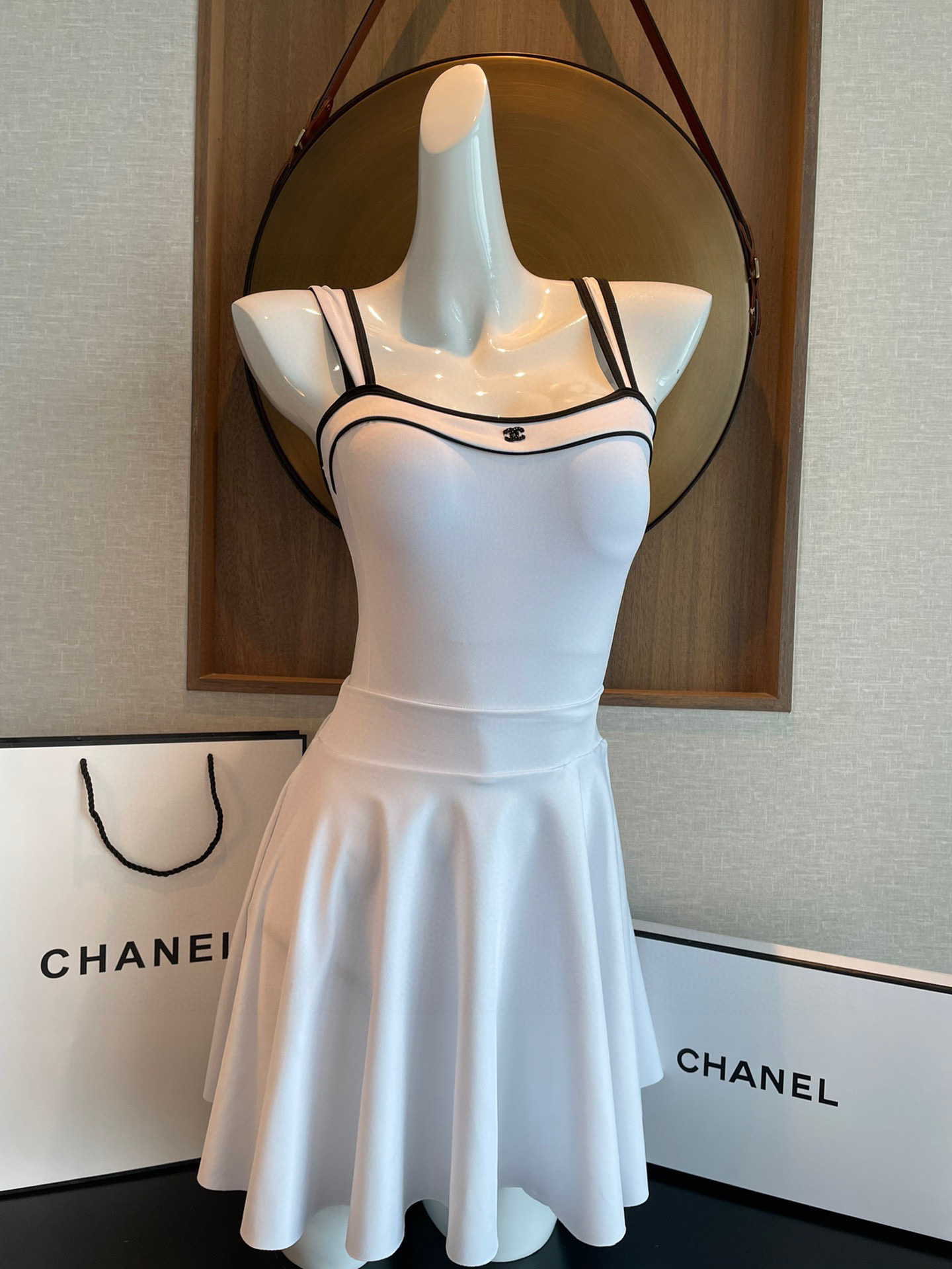  Chanel 连体泳衣  两种穿法 😍🥰适合多种场景的游泳衣🏊‍♀️海边 游泳池 温泉 水上乐园 漂流