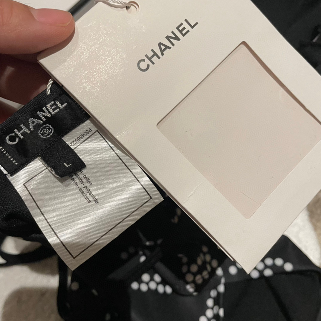  Chanel印花😍🥰适合多种场景的游泳衣🏊‍♀️海边 游泳池 温泉 水上乐园 漂流都可以😌内搭也完全可