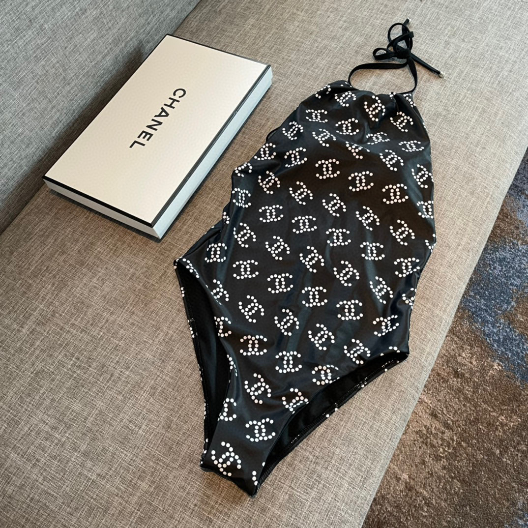  Chanel印花😍🥰适合多种场景的游泳衣🏊‍♀️海边 游泳池 温泉 水上乐园 漂流都可以😌内搭也完全可
