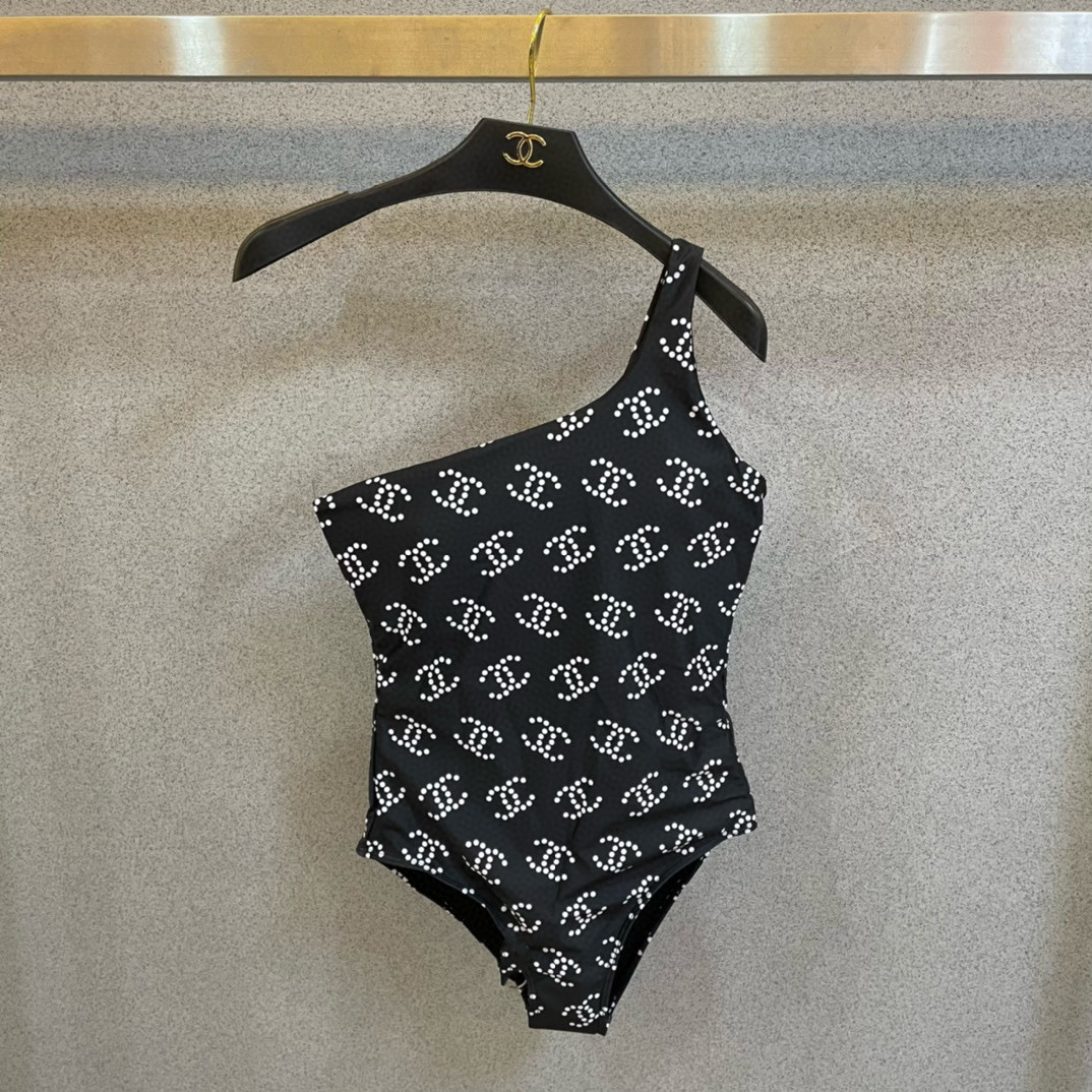  Chanel印花😍🥰适合多种场景的游泳衣🏊‍♀️海边 游泳池 温泉 水上乐园 漂流都可以😌内搭也完全可