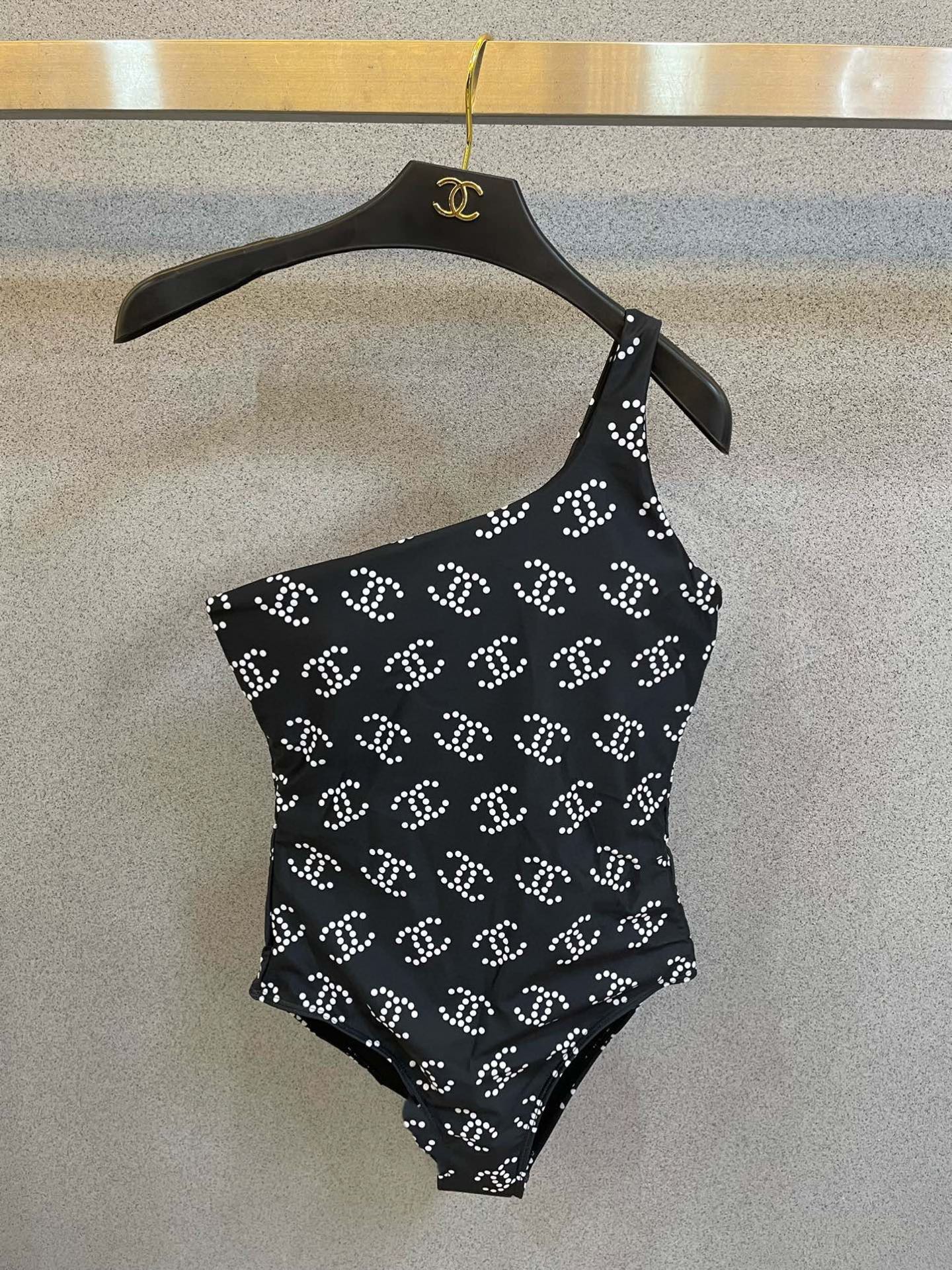  Chanel印花😍🥰适合多种场景的游泳衣🏊‍♀️海边 游泳池 温泉 水上乐园 漂流都可以😌内搭也完全可