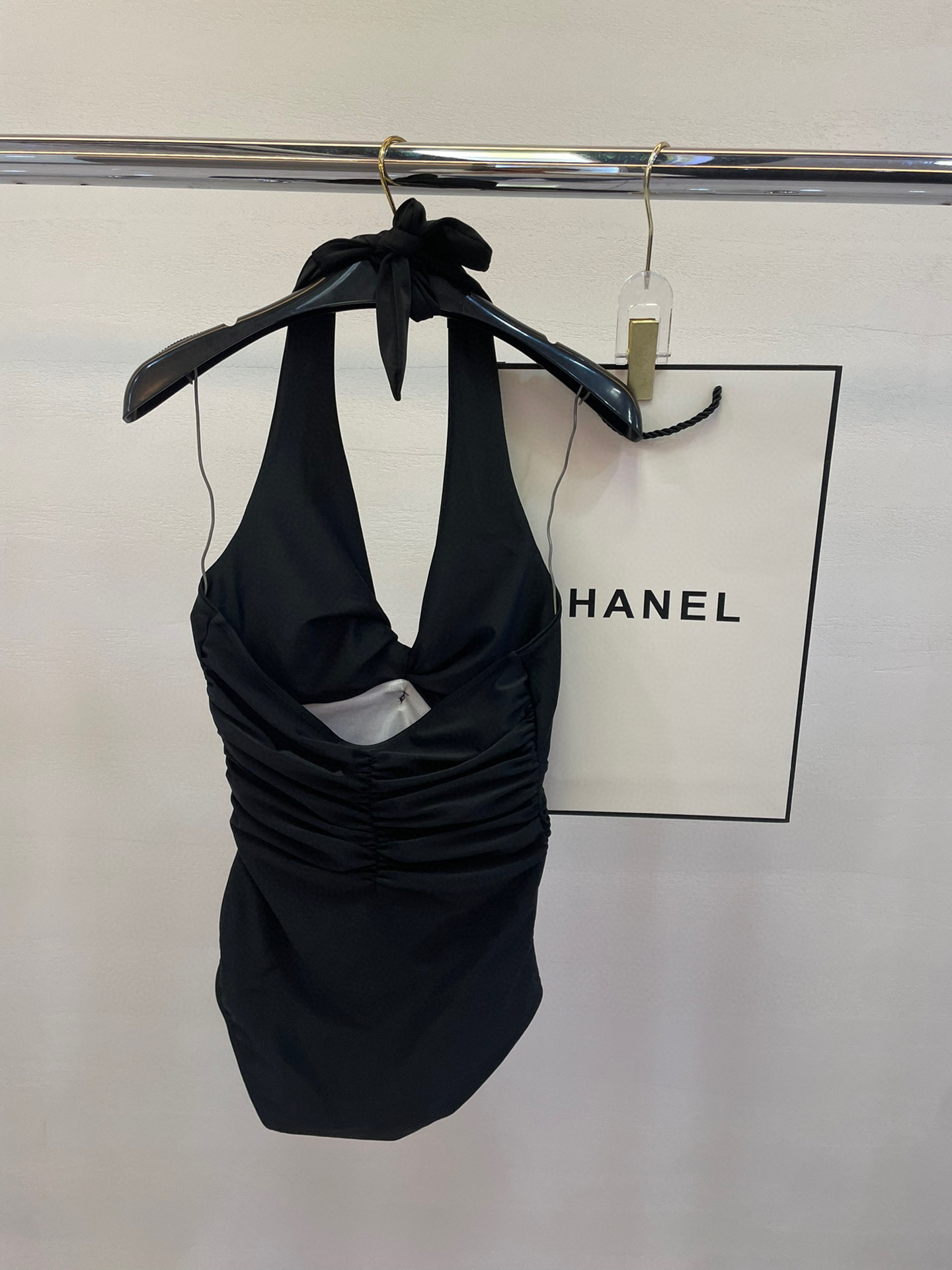  Chanel新款褶皱连体泳衣 女神级别🥰😍👙❤️😍🥰适合多种场景的游泳衣🏊‍♀️海边 游泳池 温泉 水