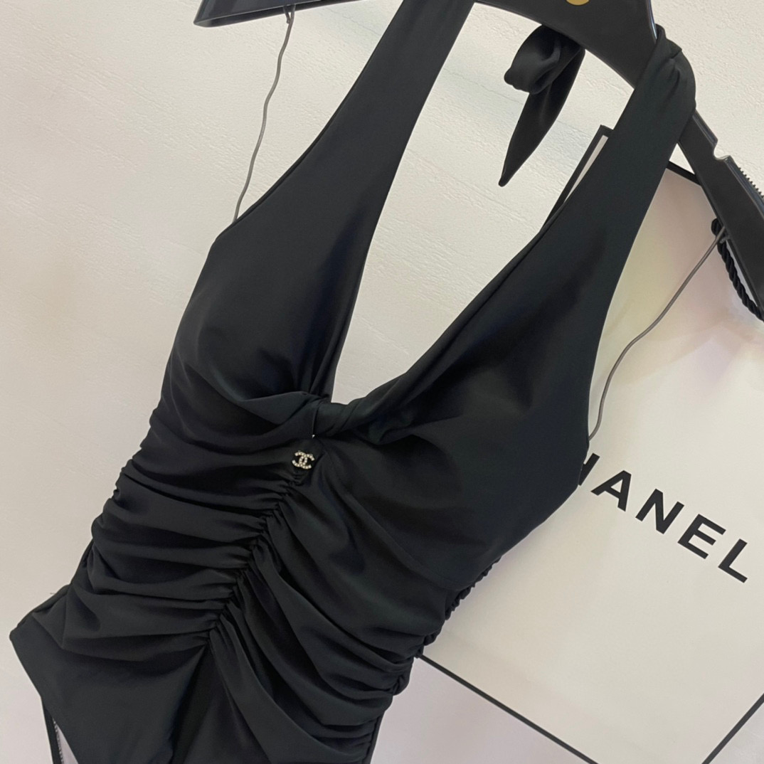  Chanel新款褶皱连体泳衣 女神级别🥰😍👙❤️😍🥰适合多种场景的游泳衣🏊‍♀️海边 游泳池 温泉 水