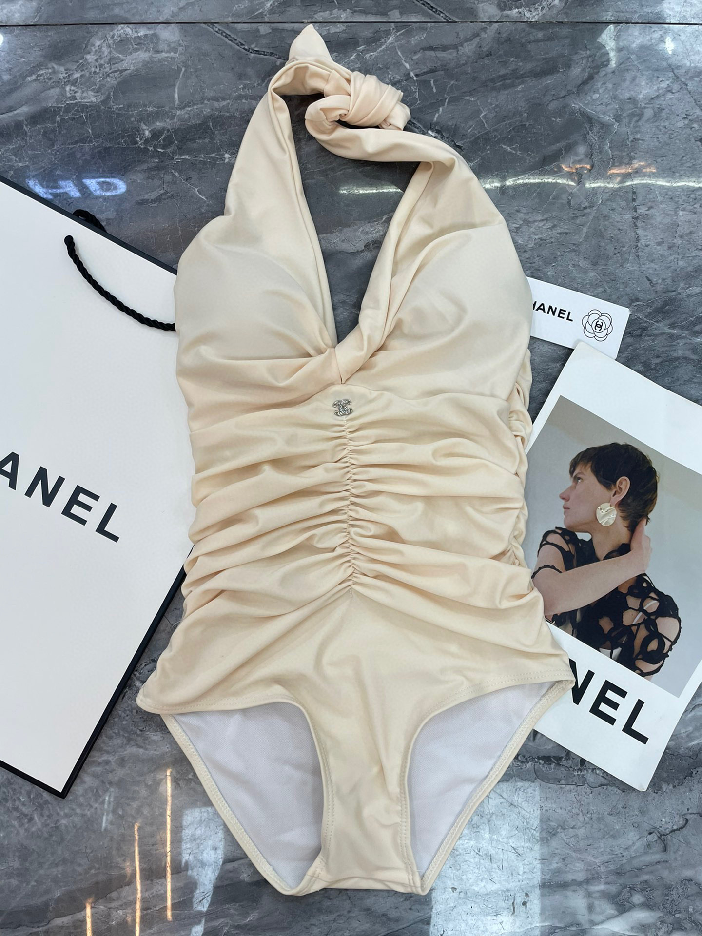  Chanel新款褶皱连体泳衣 女神级别🥰😍👙❤️😍🥰适合多种场景的游泳衣🏊‍♀️海边 游泳池 温泉 水