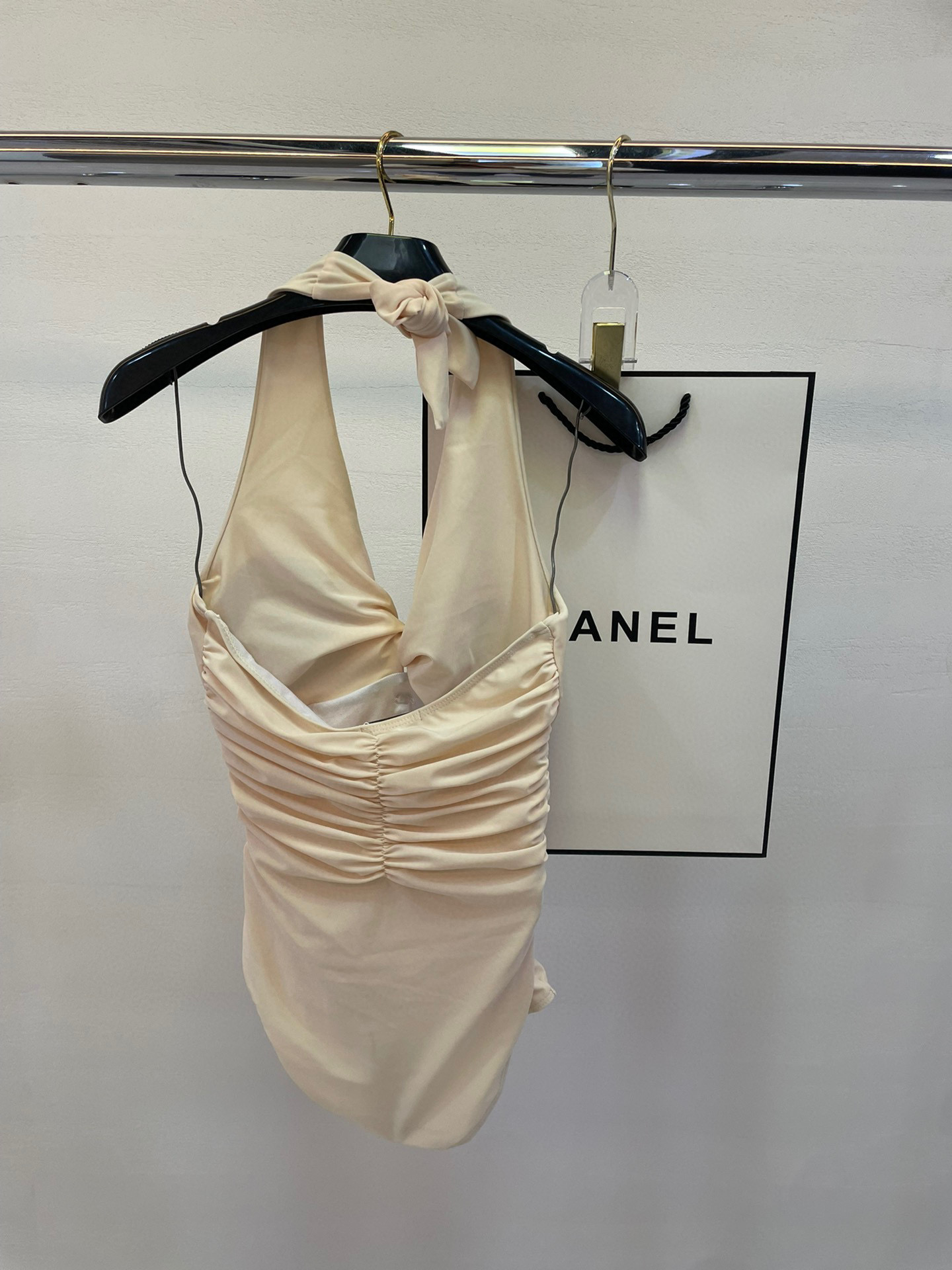  Chanel新款褶皱连体泳衣 女神级别🥰😍👙❤️😍🥰适合多种场景的游泳衣🏊‍♀️海边 游泳池 温泉 水