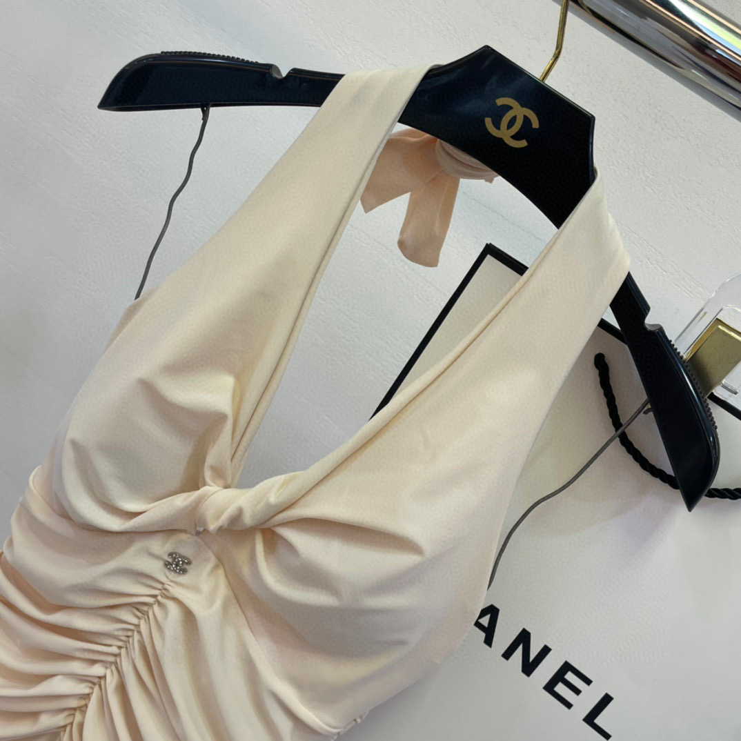  Chanel新款褶皱连体泳衣 女神级别🥰😍👙❤️😍🥰适合多种场景的游泳衣🏊‍♀️海边 游泳池 温泉 水