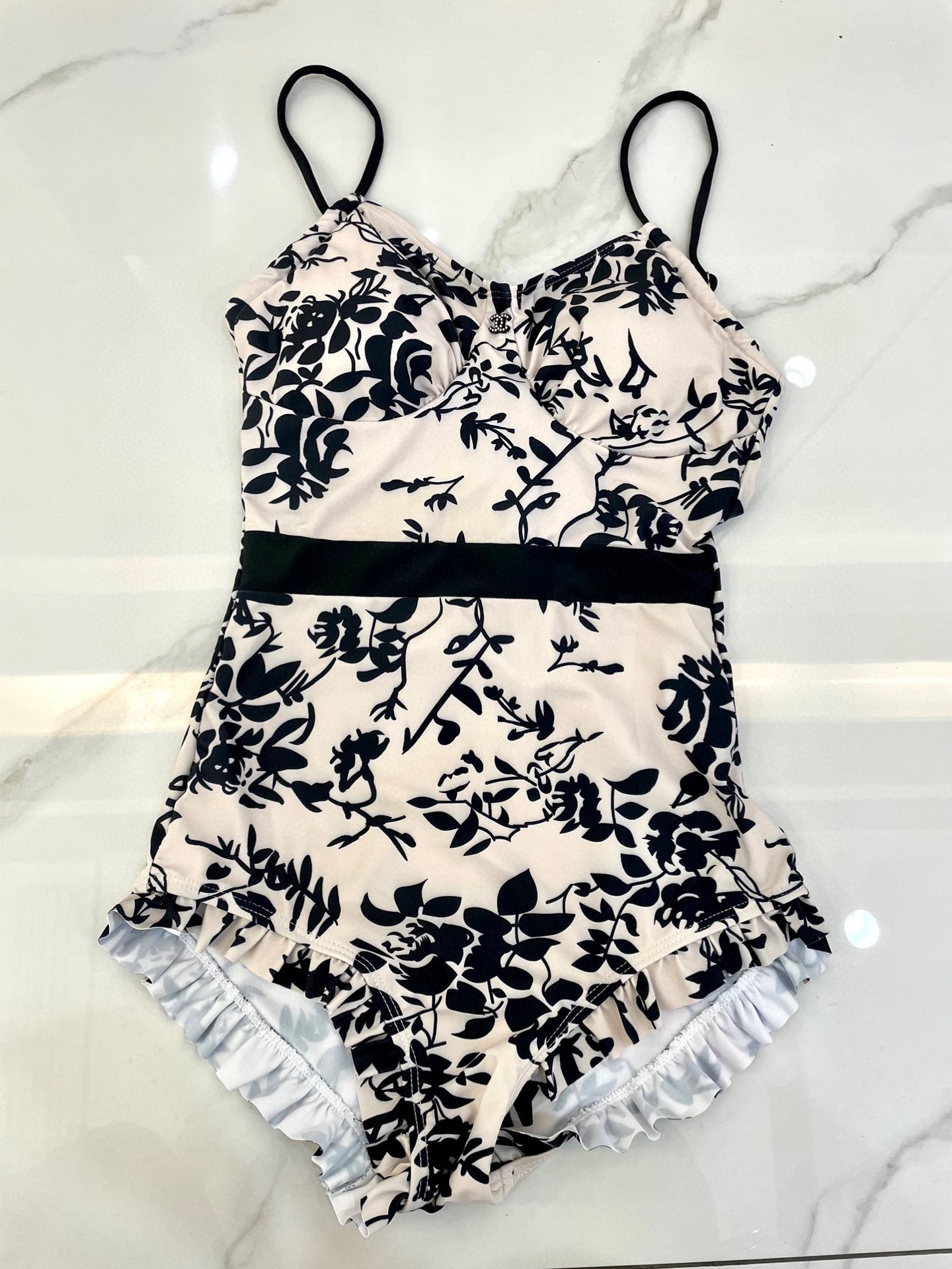  Chanel新款连体泳衣 女神级别🥰😍👙❤️😍🥰适合多种场景的游泳衣🏊‍♀️海边 游泳池 温泉 水上乐