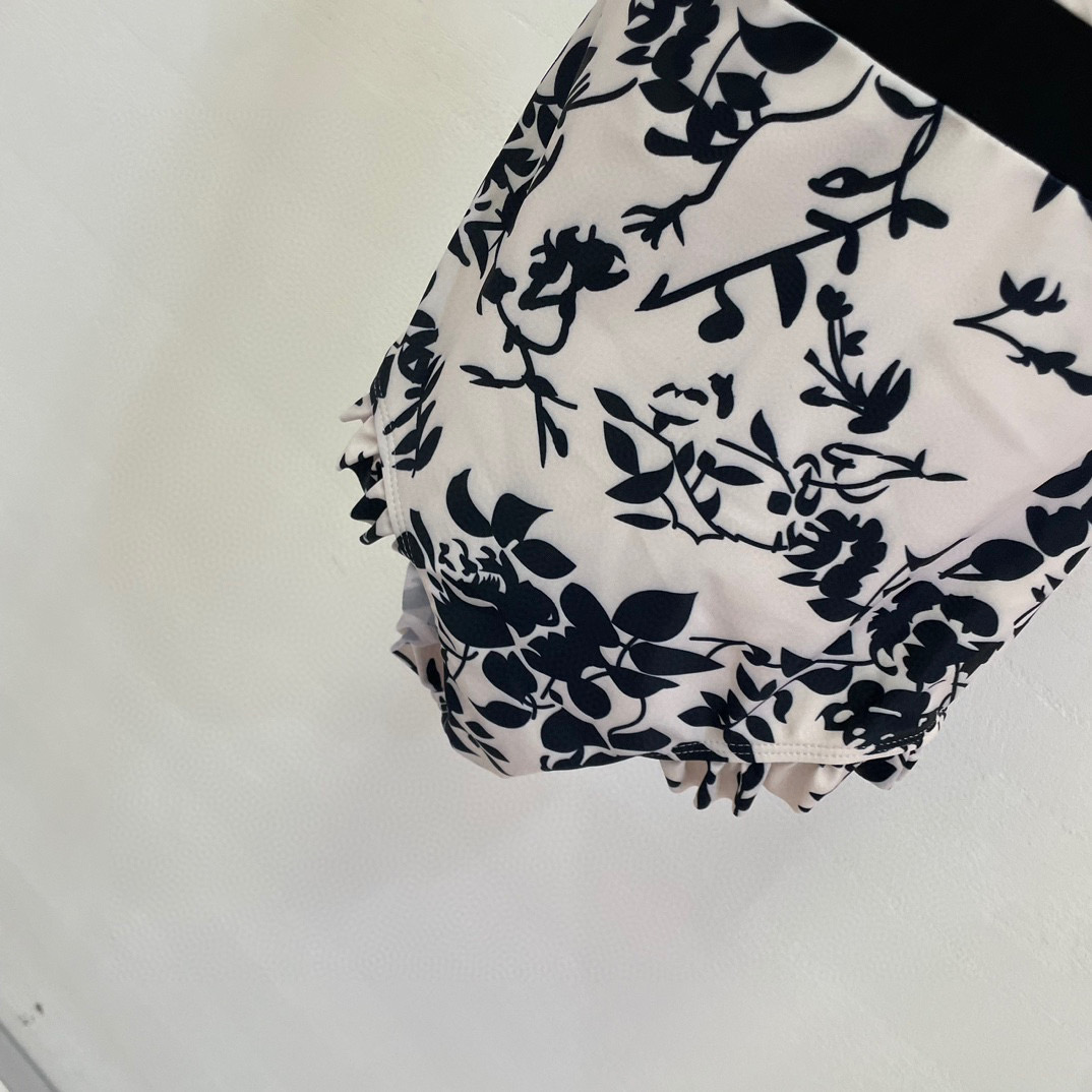  Chanel新款连体泳衣 女神级别🥰😍👙❤️😍🥰适合多种场景的游泳衣🏊‍♀️海边 游泳池 温泉 水上乐