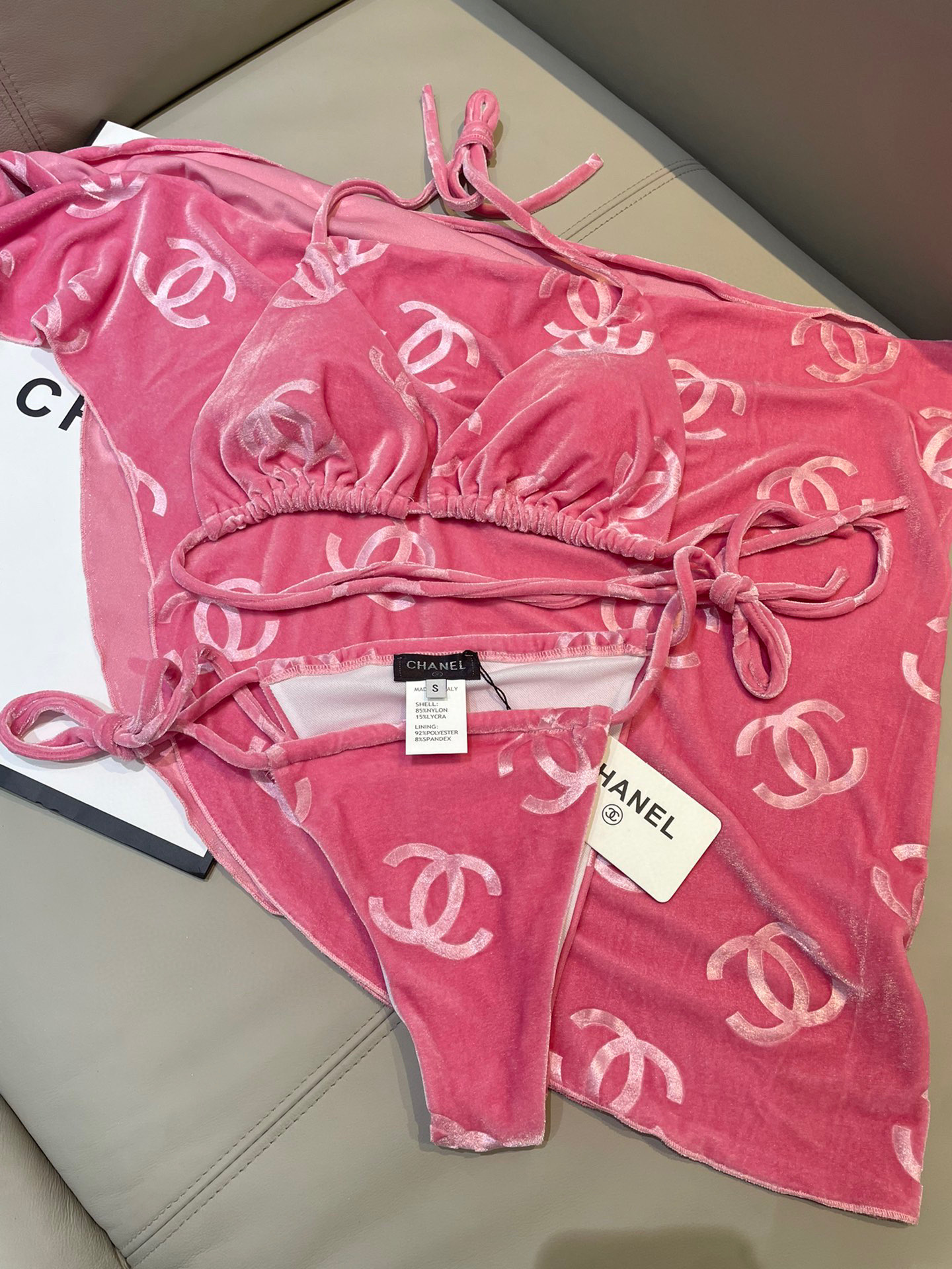  Chanel新款丝绒三件套👙❤️😍🥰适合多种场景的游泳衣🏊‍♀️海边 游泳池 温泉 水上乐园 漂流都可
