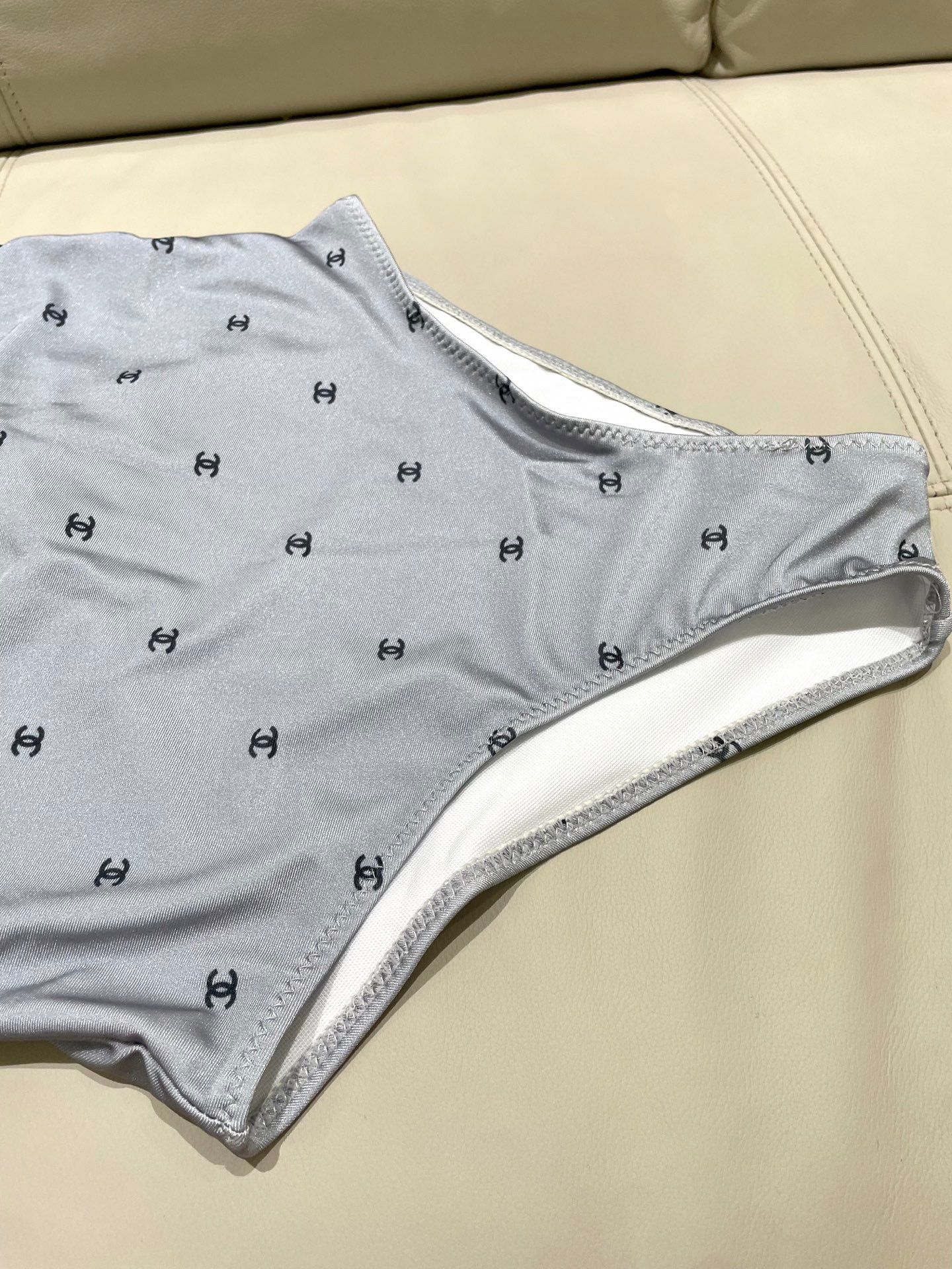  Chanel连体泳衣😍🥰适合多种场景的游泳衣🏊‍♀️海边 游泳池 温泉 水上乐园 漂流都可以😌内搭也完