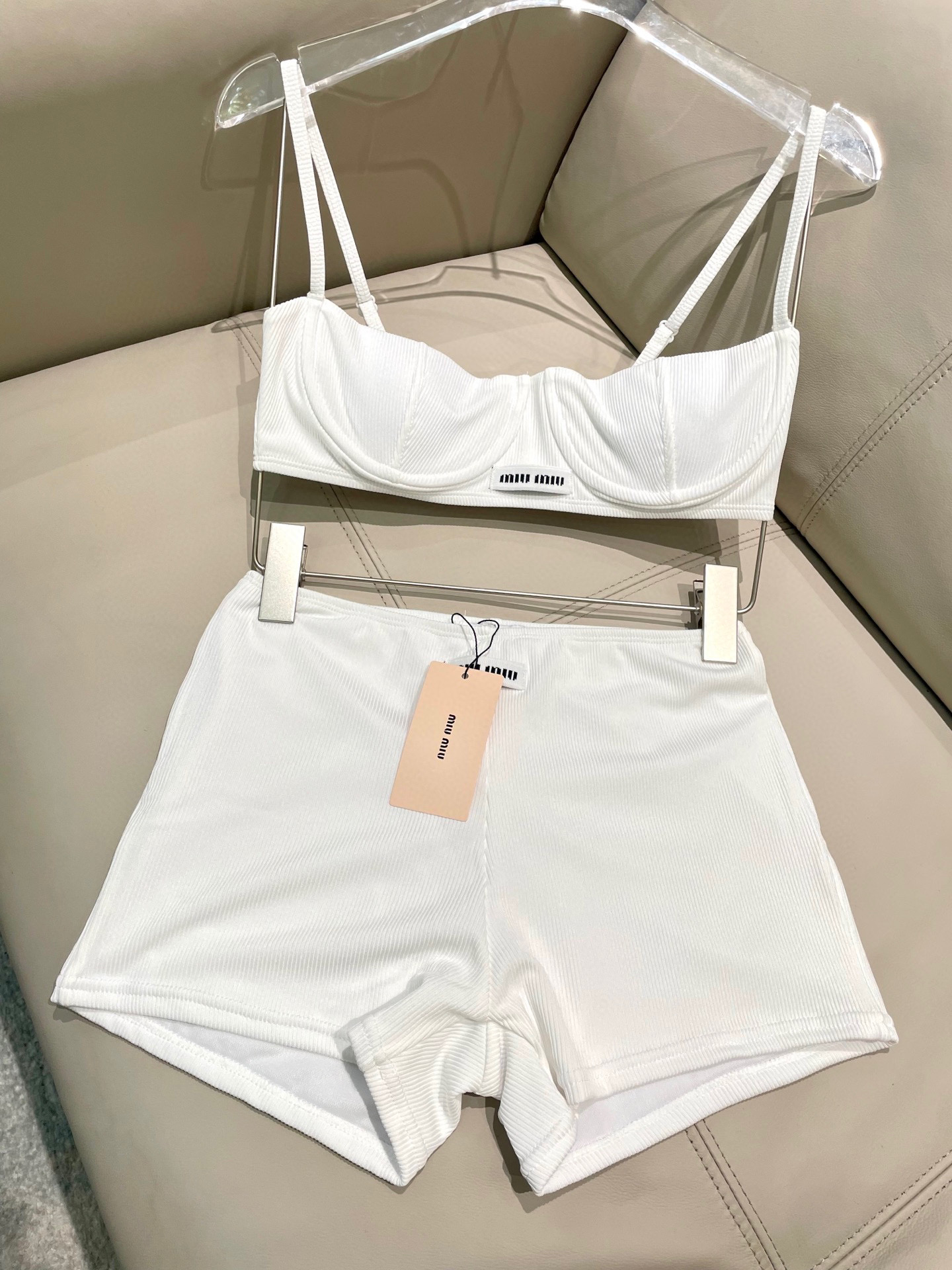  miumiu新款分体泳衣带钢托 针织面料 时尚潮流款 😍🥰适合多种场景的游泳衣🏊‍♀️海边 游泳池 温