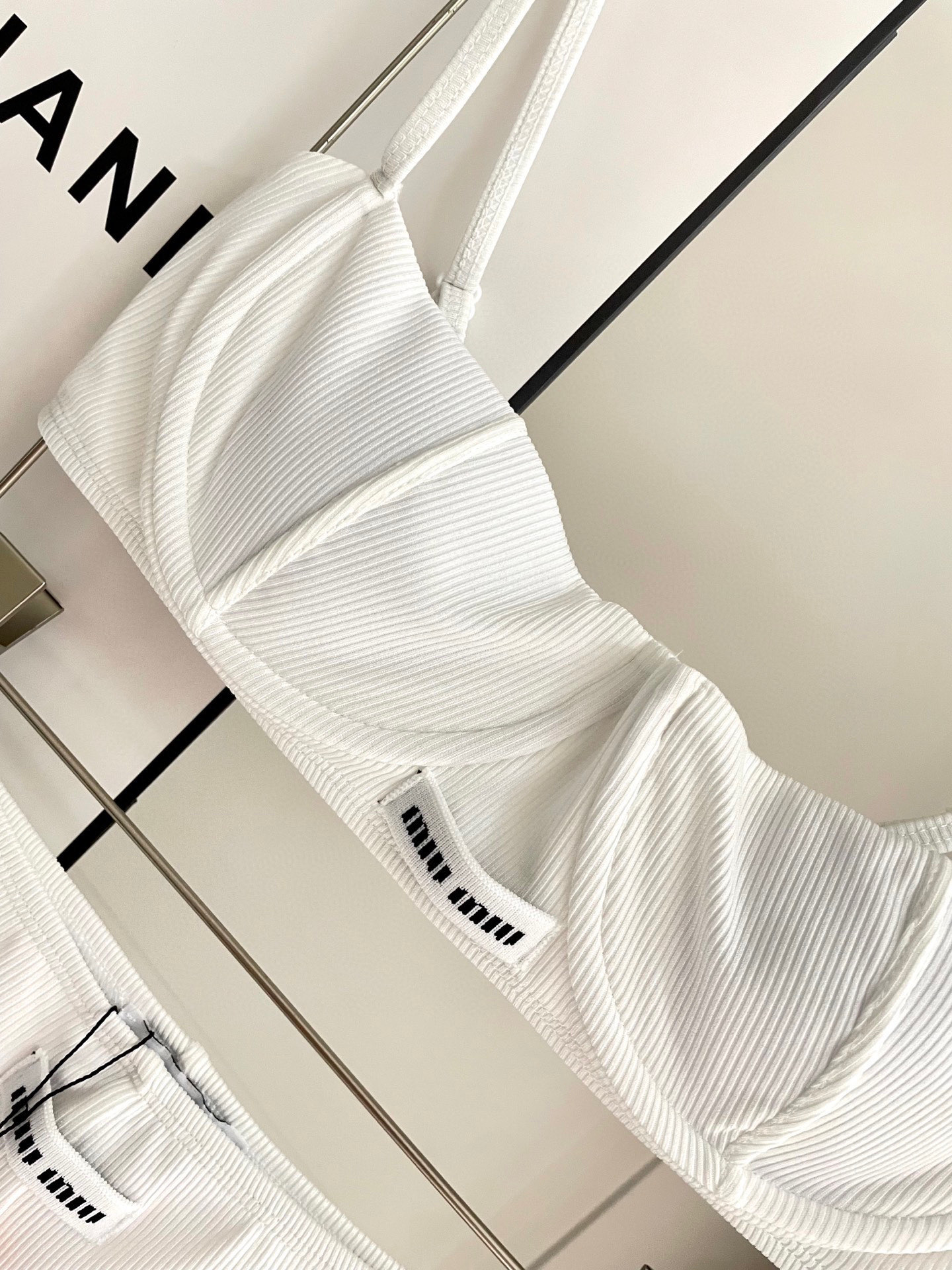  miumiu新款分体泳衣带钢托 针织面料 时尚潮流款 😍🥰适合多种场景的游泳衣🏊‍♀️海边 游泳池 温