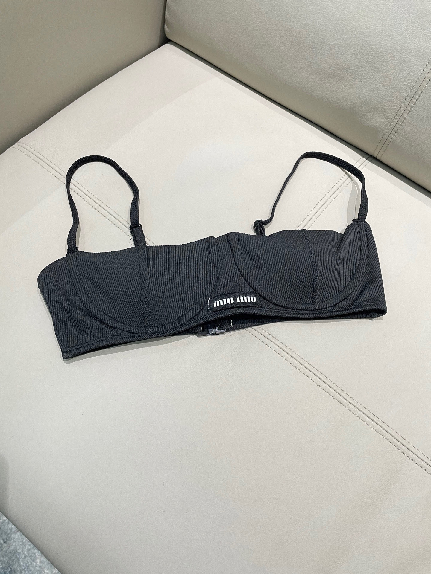  miumiu新款分体泳衣带钢托 针织面料 时尚潮流款 😍🥰适合多种场景的游泳衣🏊‍♀️海边 游泳池 温