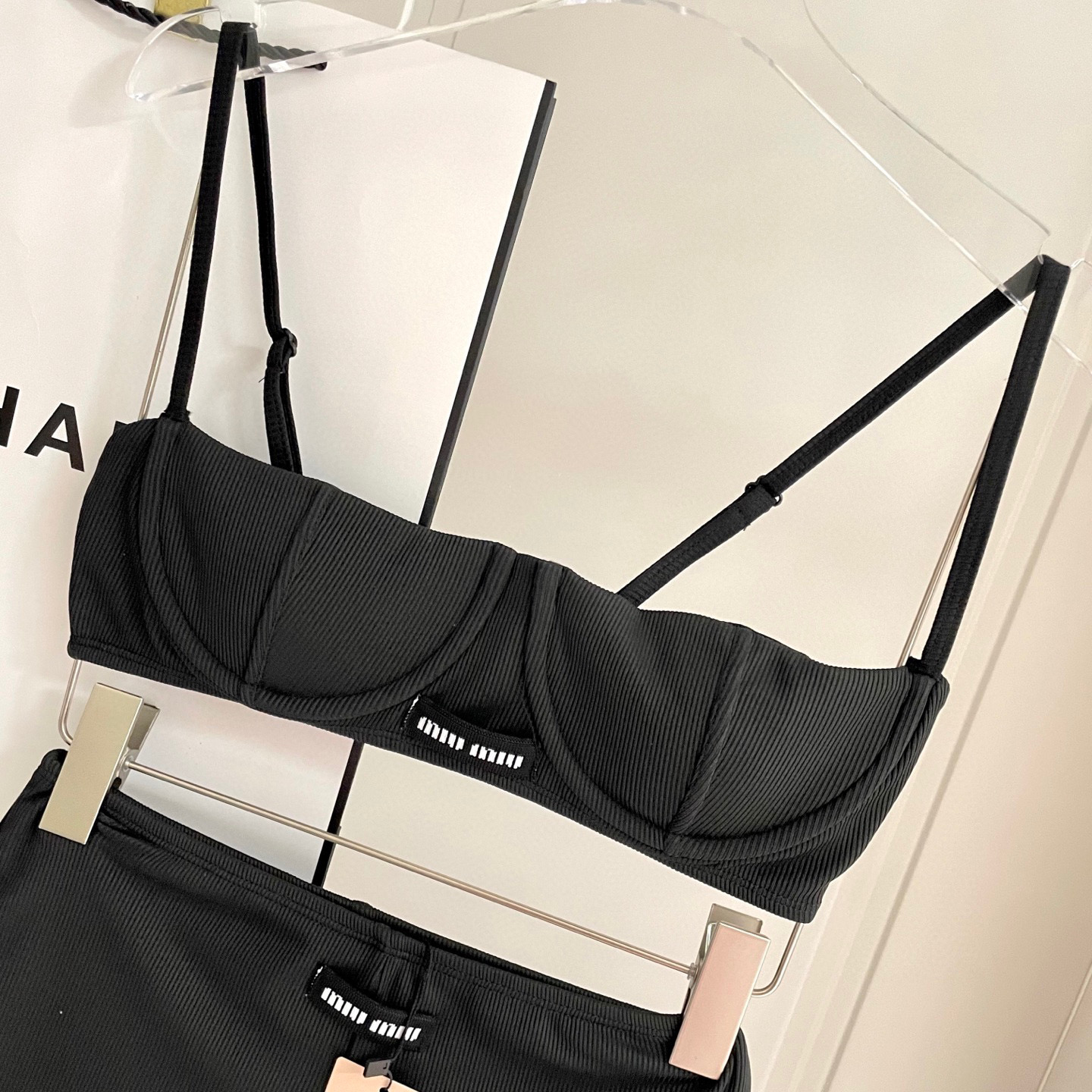  miumiu新款分体泳衣带钢托 针织面料 时尚潮流款 😍🥰适合多种场景的游泳衣🏊‍♀️海边 游泳池 温