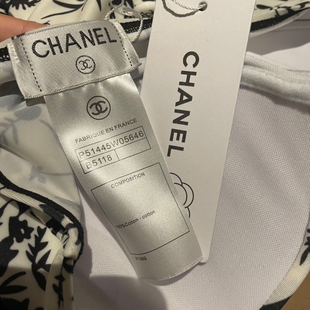  Chanel 连体裙裤 😍🥰适合多种场景的游泳衣🏊‍♀️海边 游泳池 温泉 水上乐园 漂流都可以😌内搭
