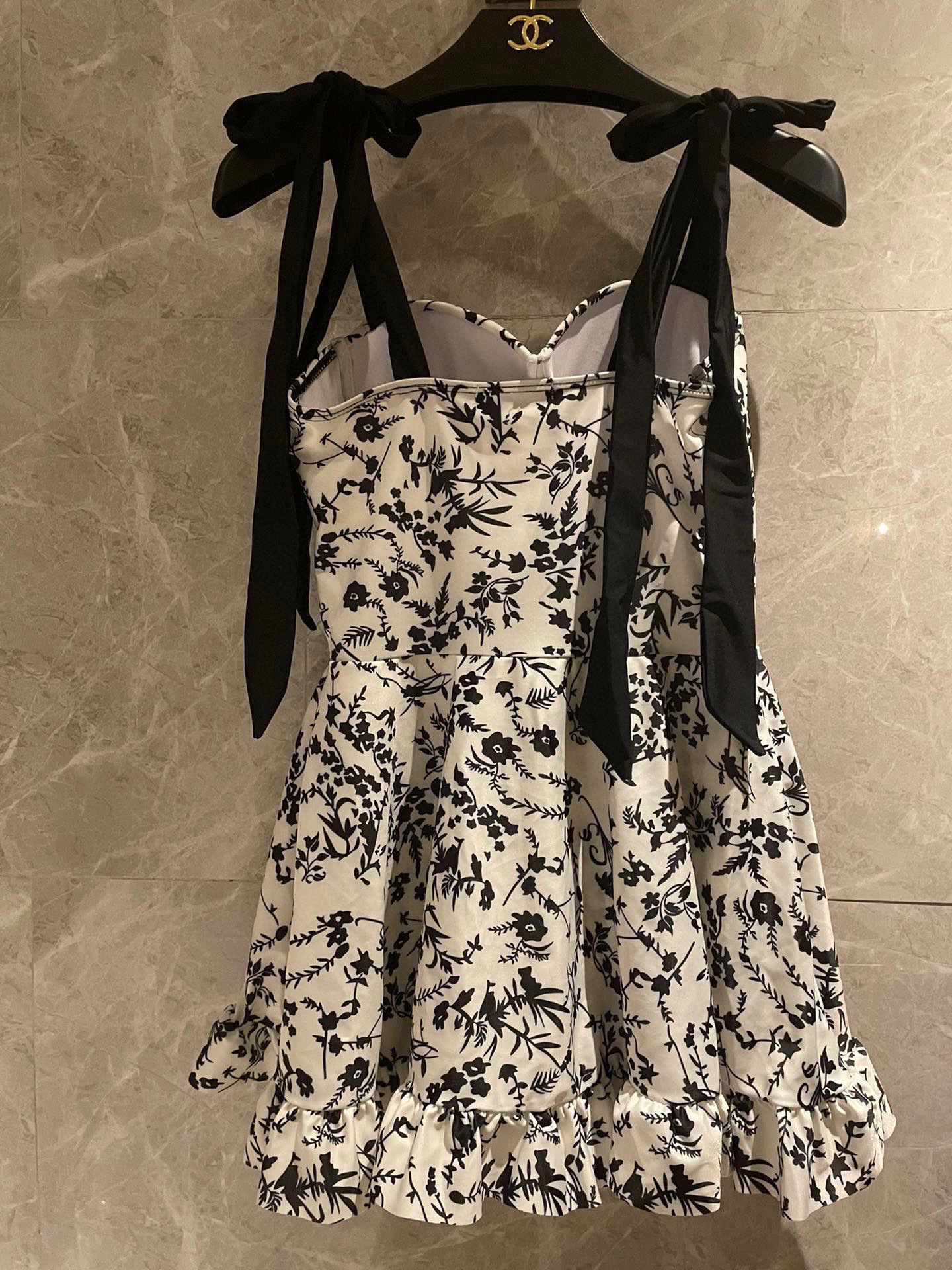  Chanel 连体裙裤 😍🥰适合多种场景的游泳衣🏊‍♀️海边 游泳池 温泉 水上乐园 漂流都可以😌内搭