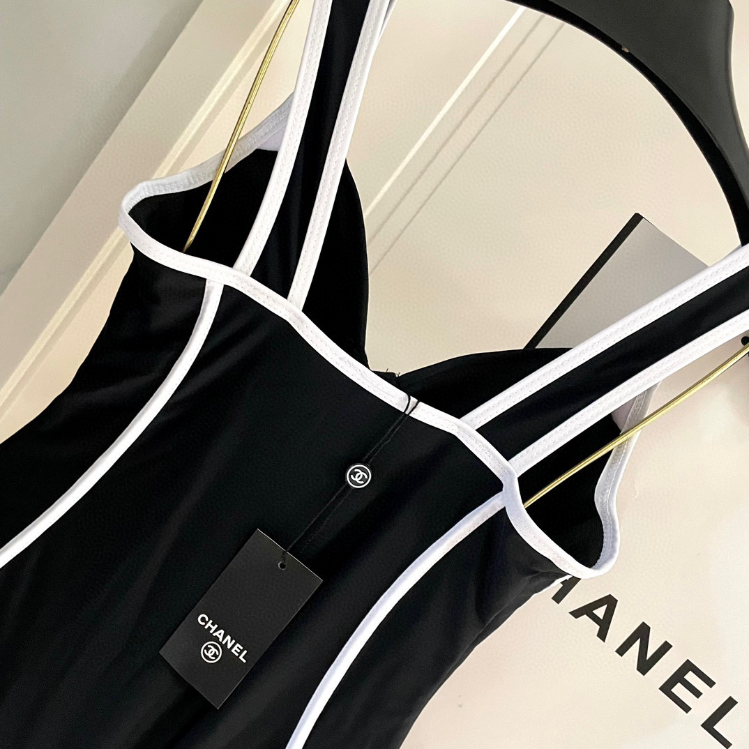  Chanel新款泳衣😍🥰适合多种场景的游泳衣🏊‍♀️海边 游泳池 温泉 水上乐园 漂流都可以😌内搭也完