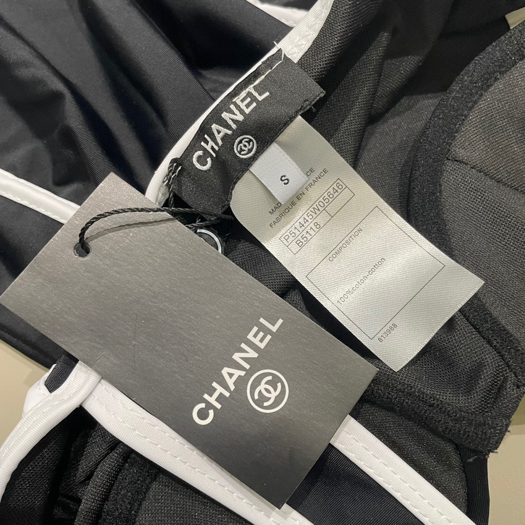  Chanel新款泳衣😍🥰适合多种场景的游泳衣🏊‍♀️海边 游泳池 温泉 水上乐园 漂流都可以😌内搭也完