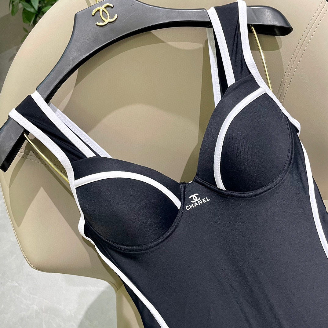  Chanel新款泳衣😍🥰适合多种场景的游泳衣🏊‍♀️海边 游泳池 温泉 水上乐园 漂流都可以😌内搭也完