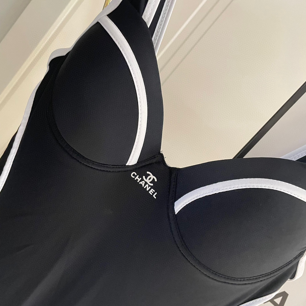  Chanel新款泳衣😍🥰适合多种场景的游泳衣🏊‍♀️海边 游泳池 温泉 水上乐园 漂流都可以😌内搭也完