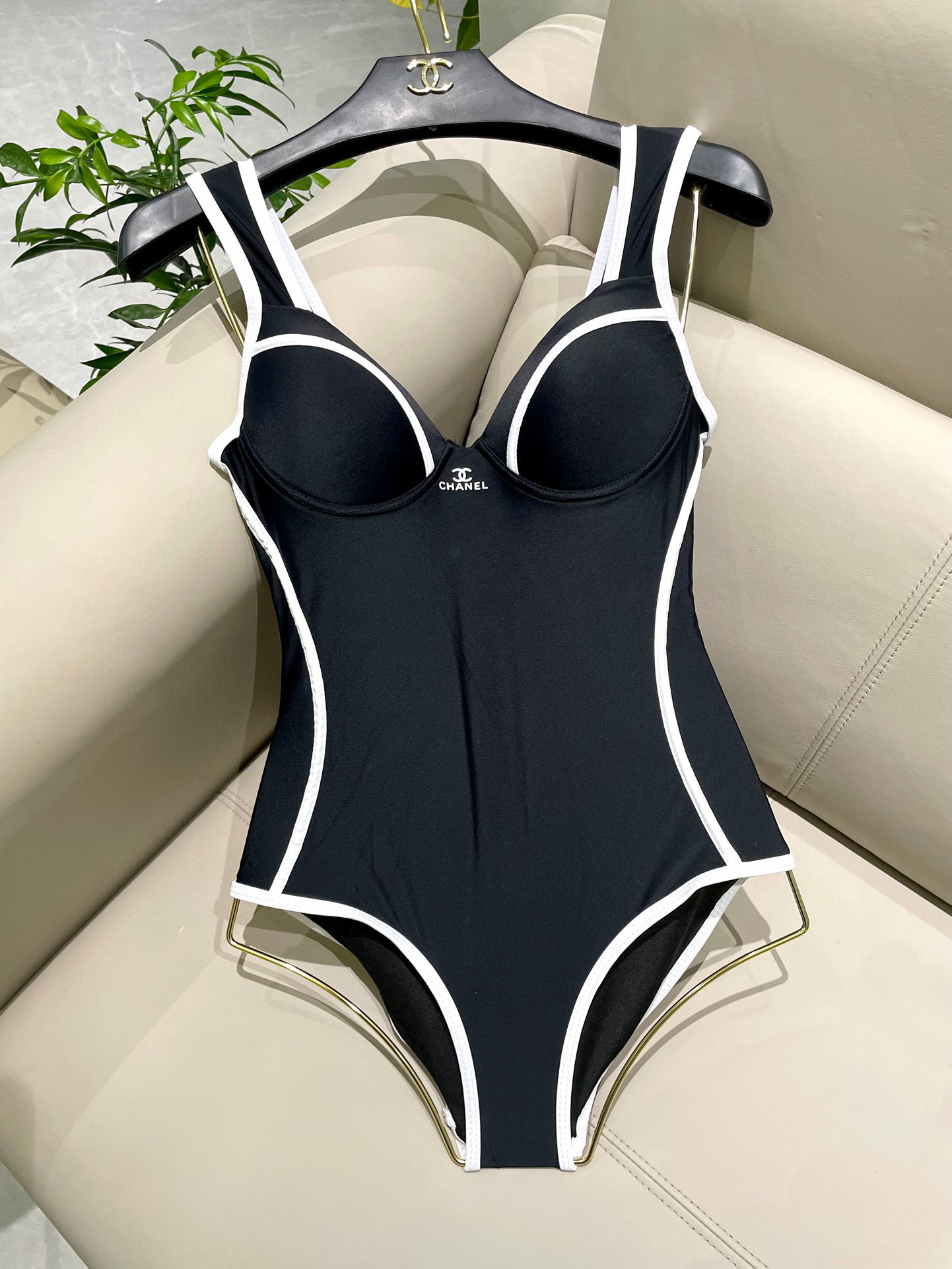  Chanel新款泳衣😍🥰适合多种场景的游泳衣🏊‍♀️海边 游泳池 温泉 水上乐园 漂流都可以😌内搭也完