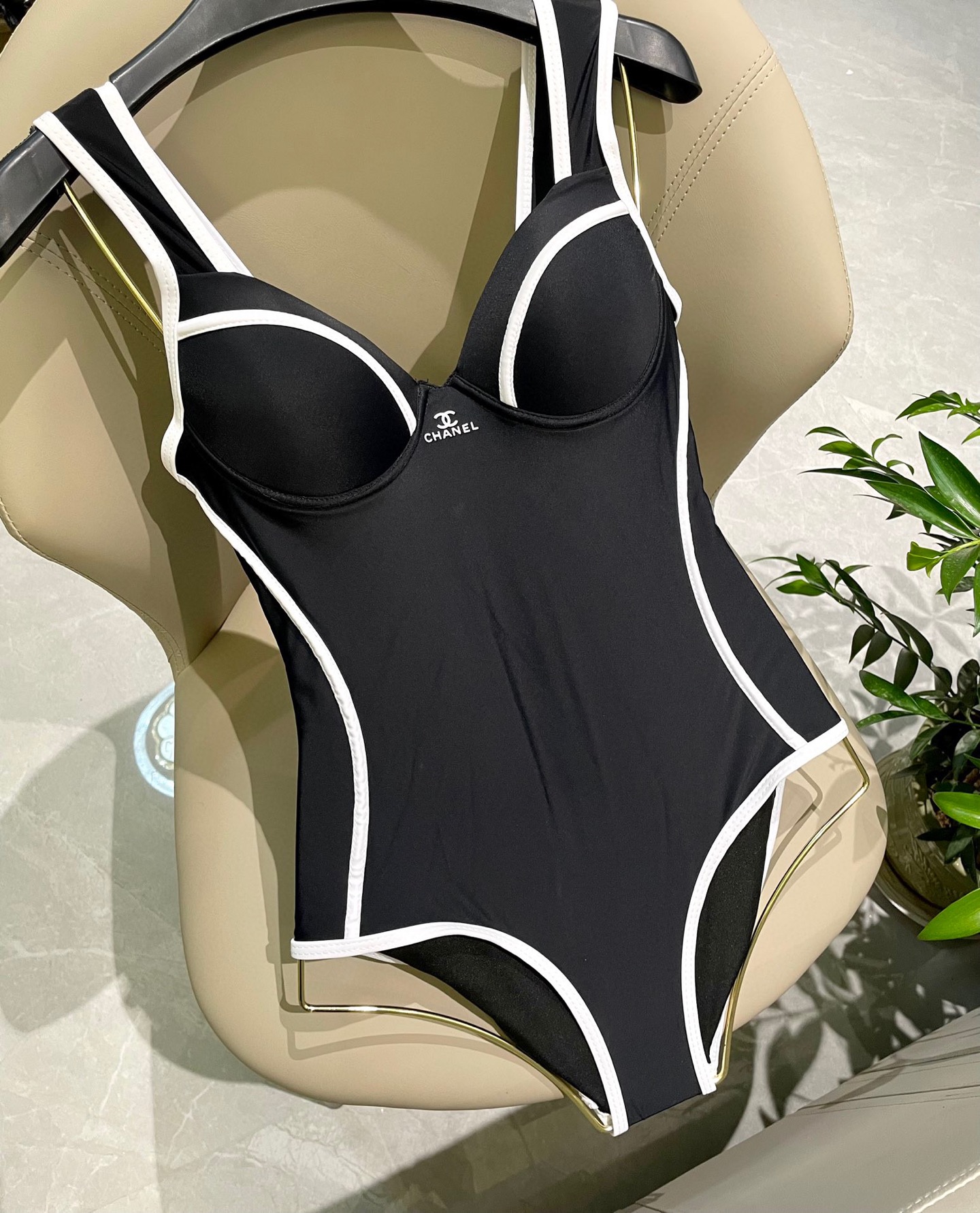  Chanel新款泳衣😍🥰适合多种场景的游泳衣🏊‍♀️海边 游泳池 温泉 水上乐园 漂流都可以😌内搭也完
