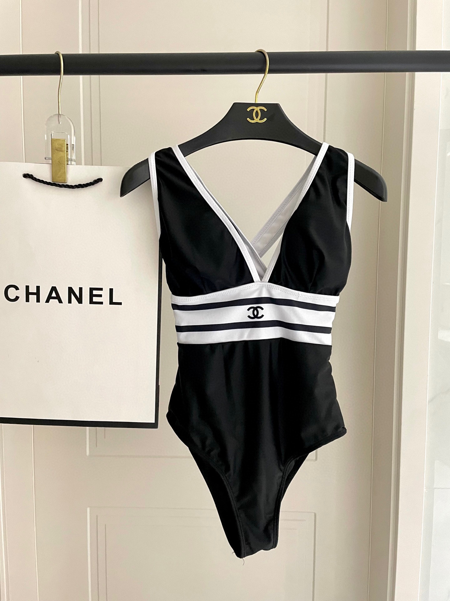  Chanel新款泳衣😍🥰适合多种场景的游泳衣🏊‍♀️海边 游泳池 温泉 水上乐园 漂流都可以😌内搭也完
