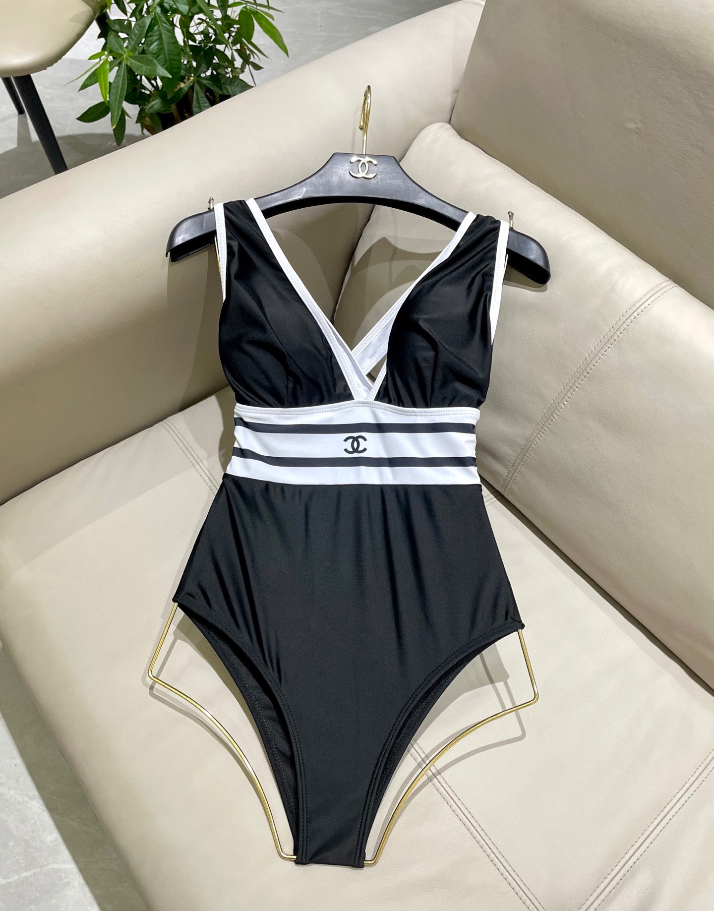  Chanel新款泳衣😍🥰适合多种场景的游泳衣🏊‍♀️海边 游泳池 温泉 水上乐园 漂流都可以😌内搭也完
