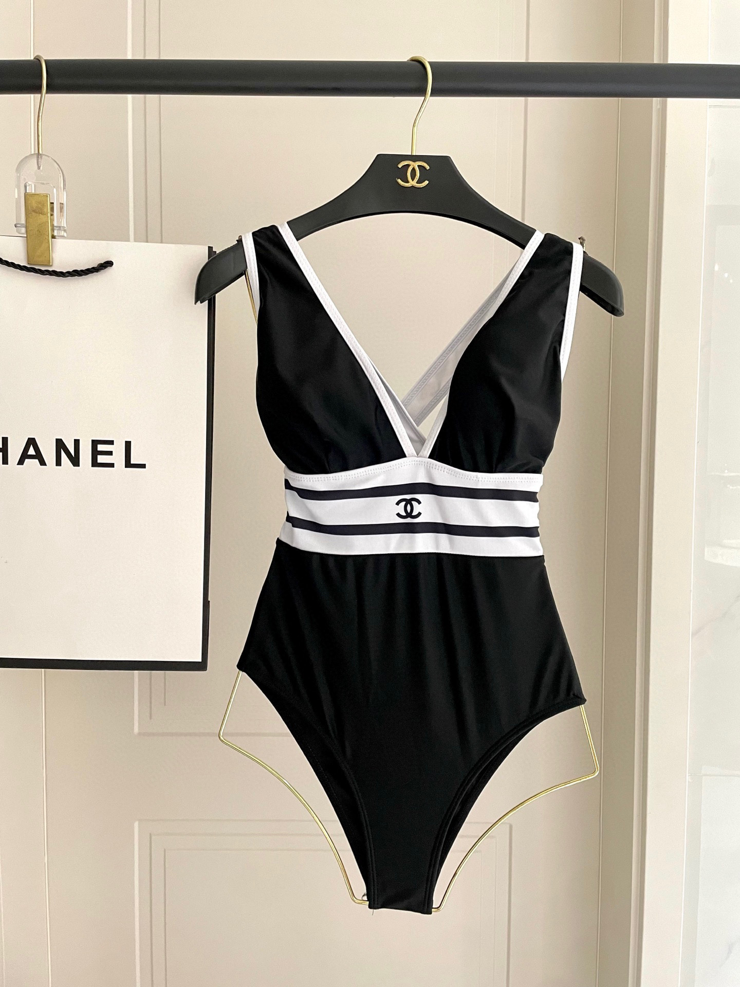  Chanel新款泳衣😍🥰适合多种场景的游泳衣🏊‍♀️海边 游泳池 温泉 水上乐园 漂流都可以😌内搭也完